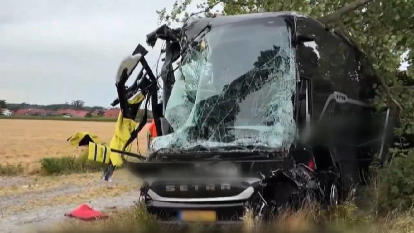 1 gewonde touringcarongeluk Duitsland nog in ziekenhuis, rest naar huis