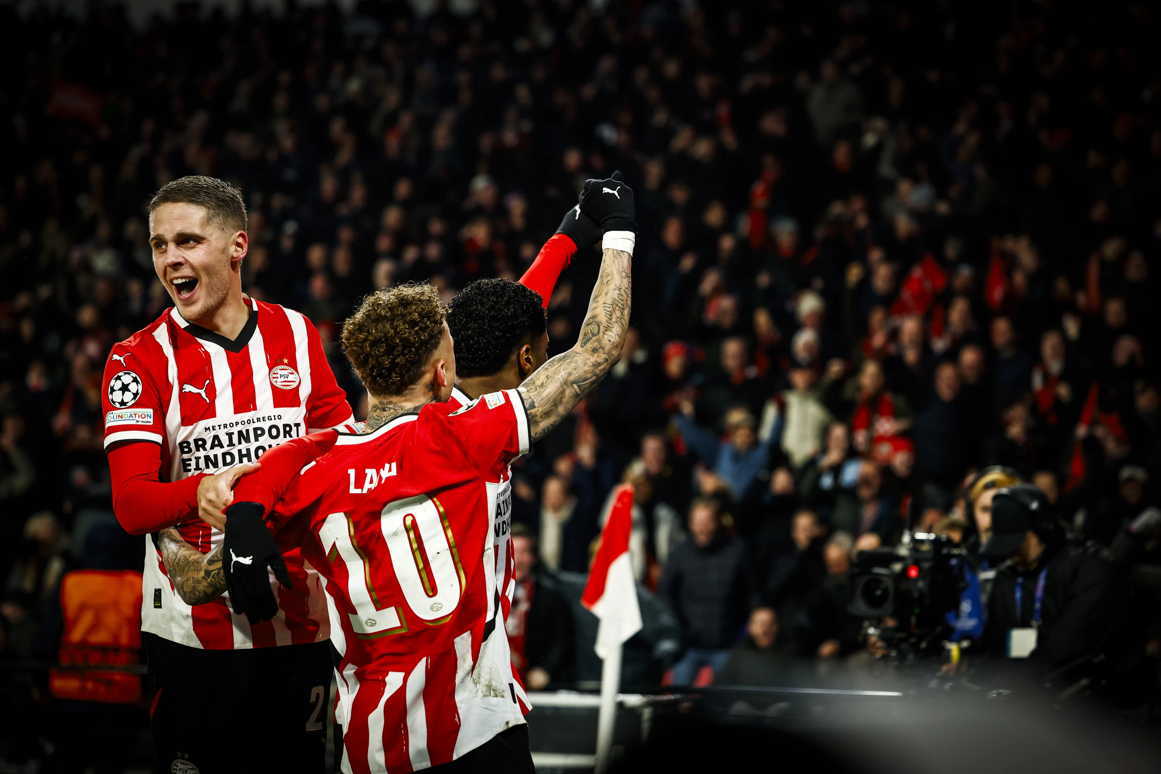 Joey Veerman blikt terug op kampioensfeest: ‘Tien Bavaria en tien baco’s’