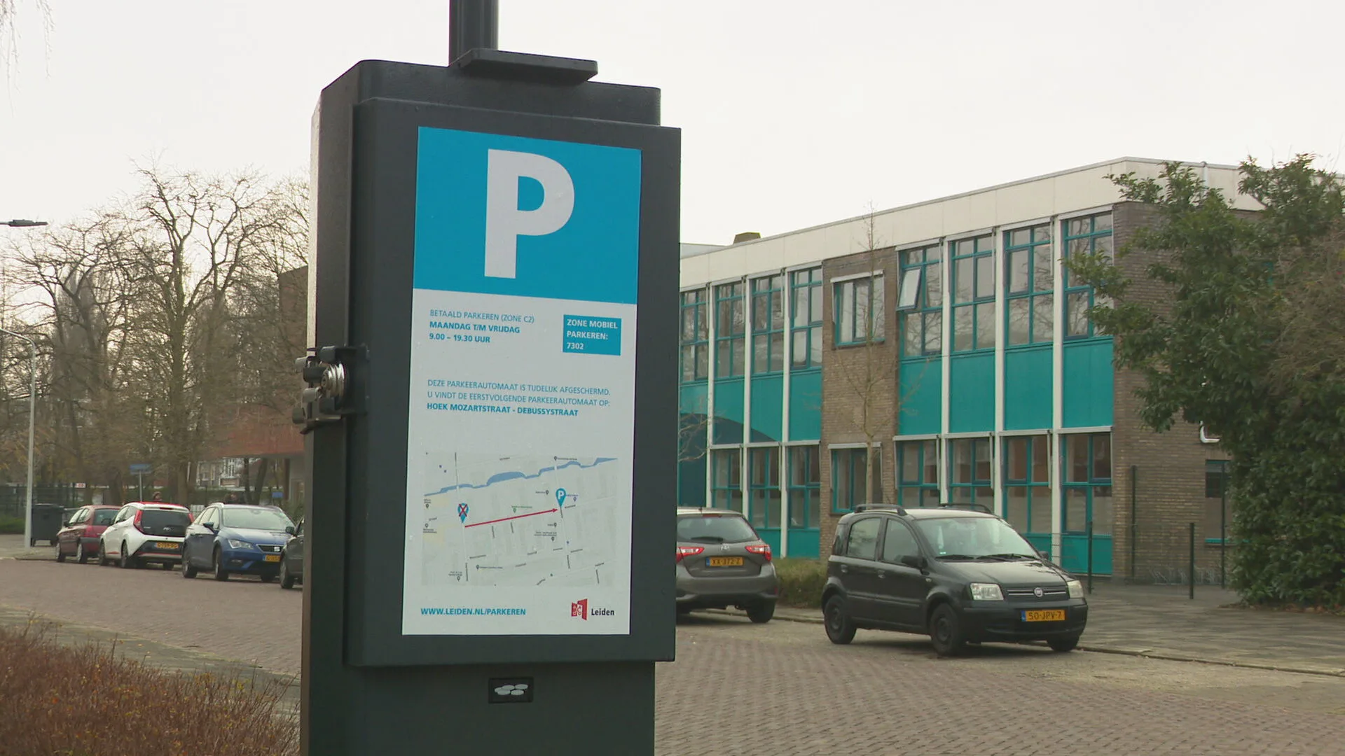 Betaald parkeren kost leraren van Leidse school duizenden euro's per jaar 