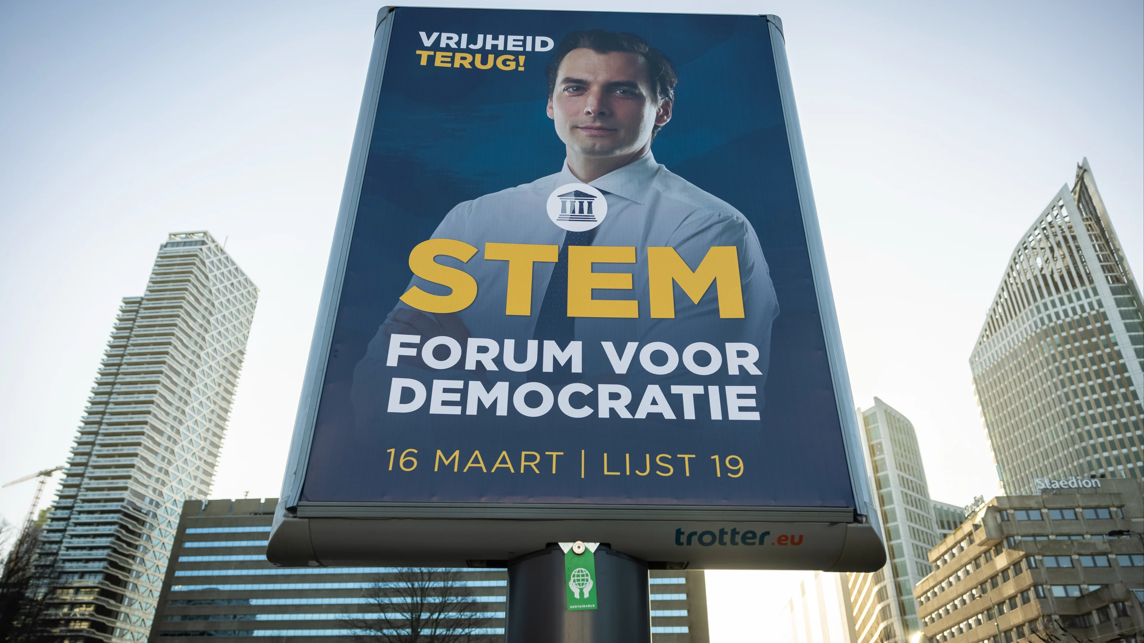 Foutje? FVD Arnhem deelt verkiezingsposter met Nijmeegse skyline
