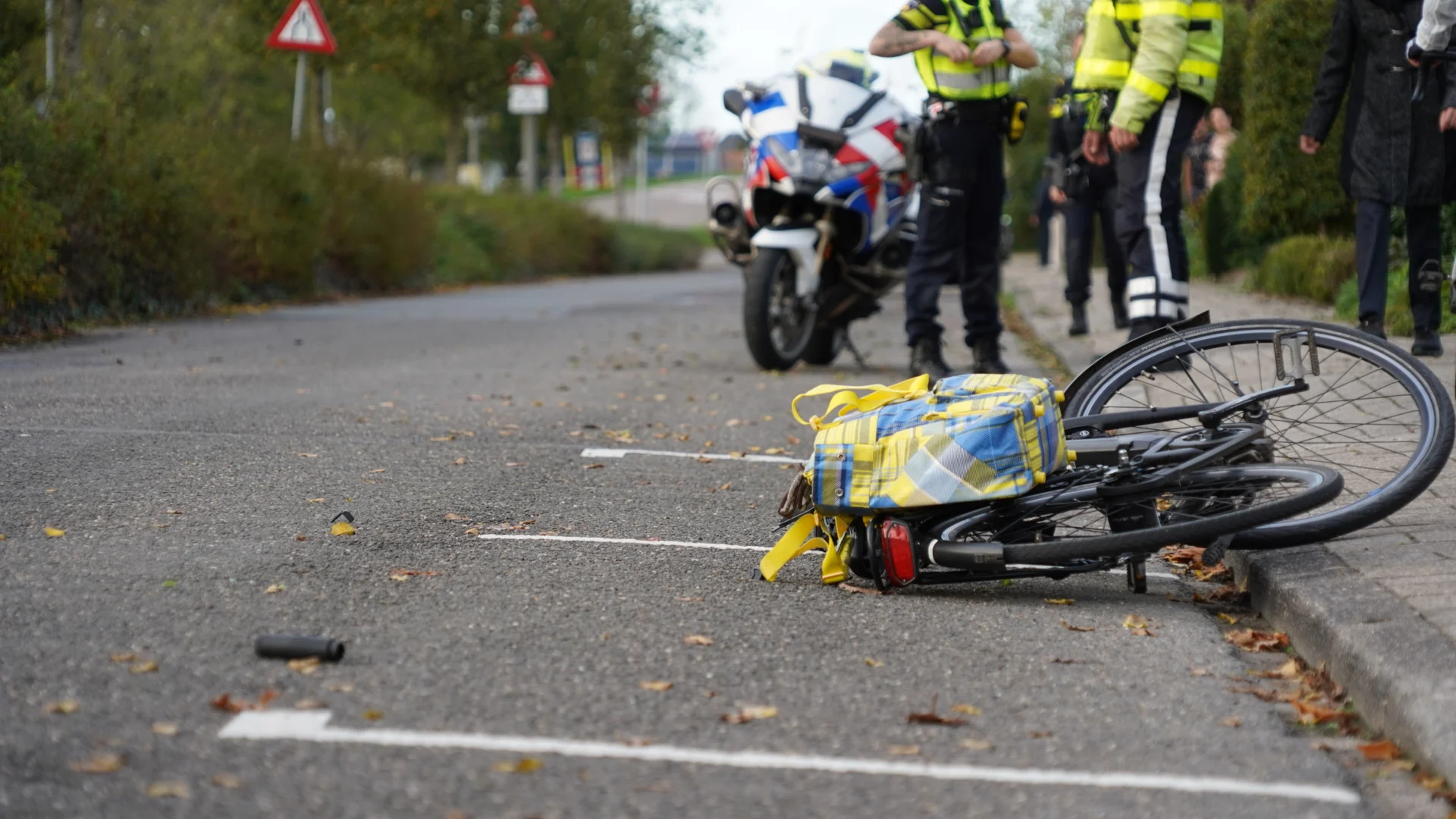 Bestuurder bestelbus laat slachtoffer gewond achter na ongeval Wervershoof