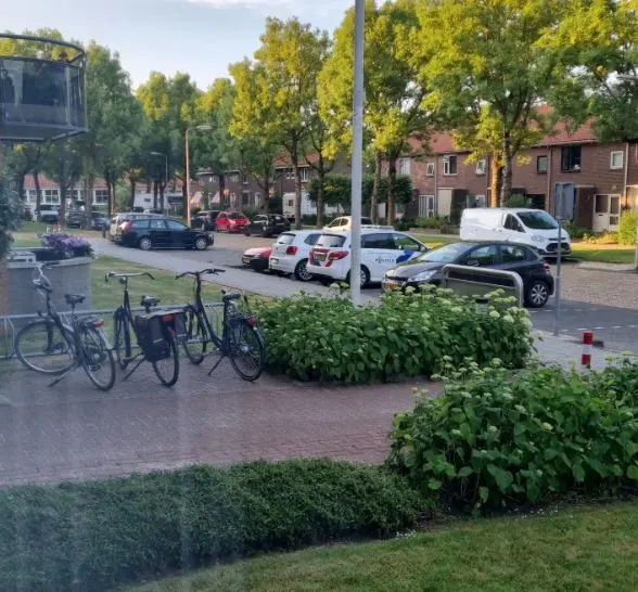 81-jarige vrouw treft inbreker naast bed aan en jaagt hem uit huis