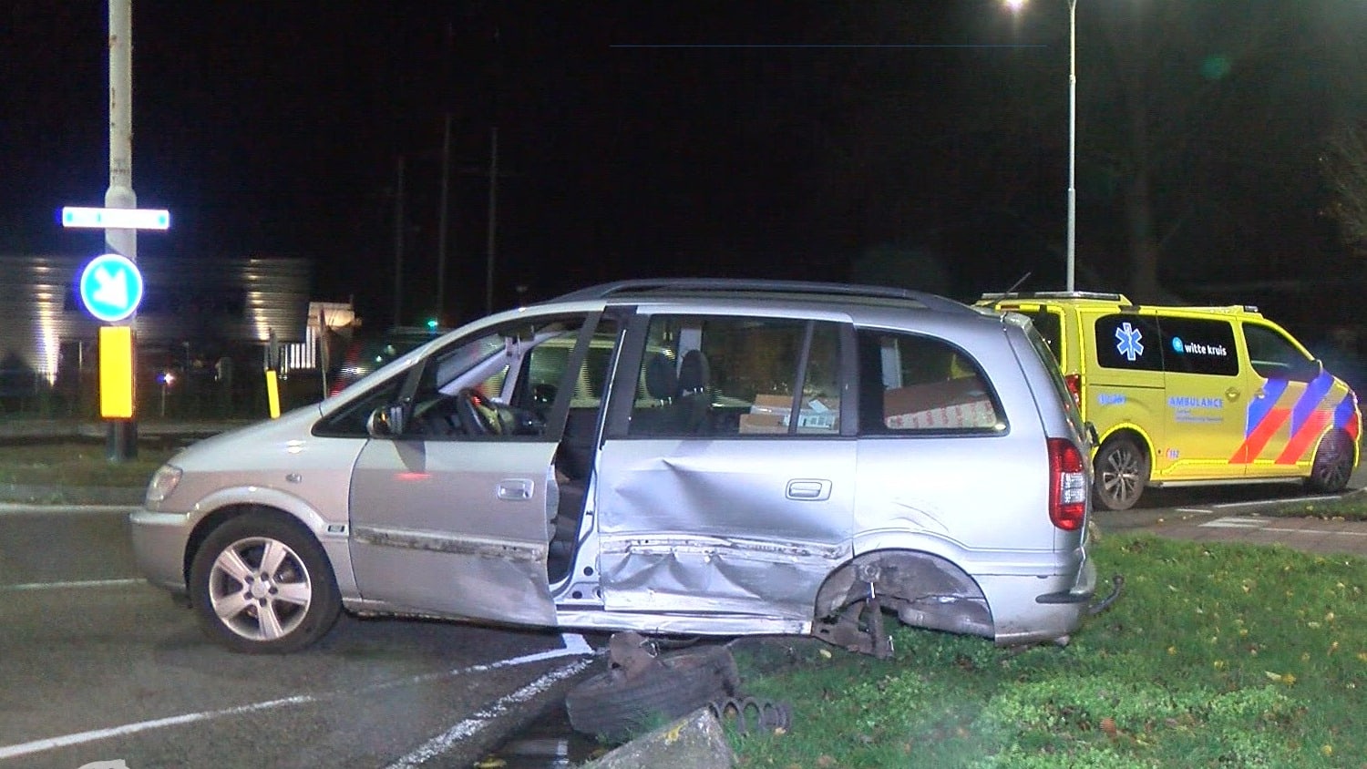 Automobilist rijdt bezorger het ziekenhuis in en vlucht daarna te voet