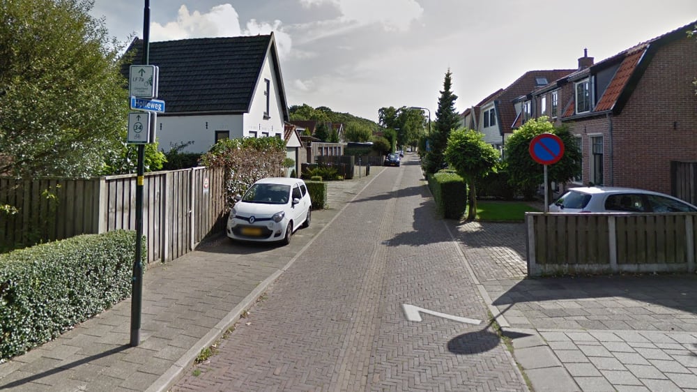 Man loopt met bijl en biertje door Heiloo, politie roept op hem niet te benaderen