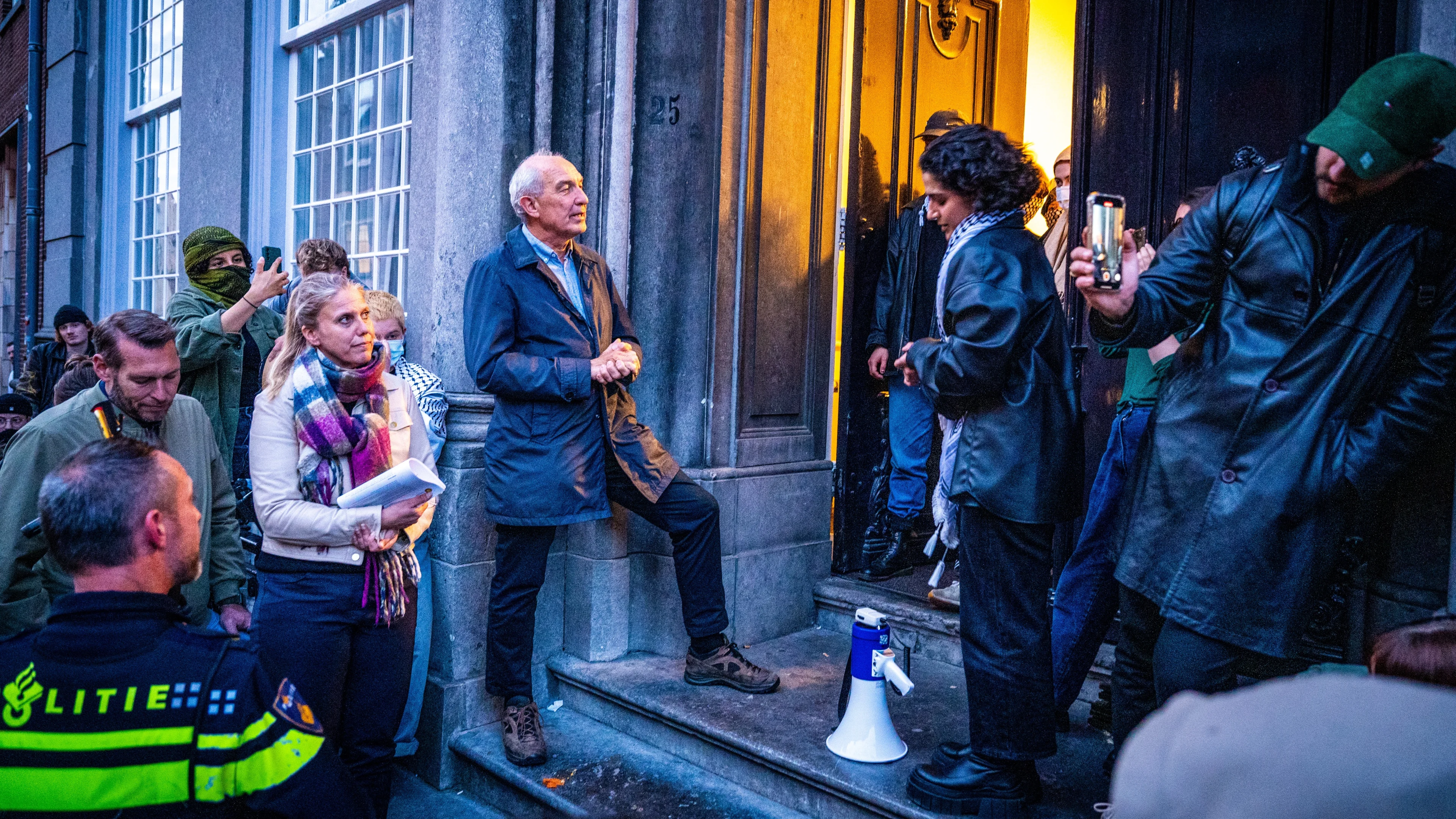 UU-bestuur confronteert pro-Palestijnse bezetters: 'Verlaat bibliotheek netjes'