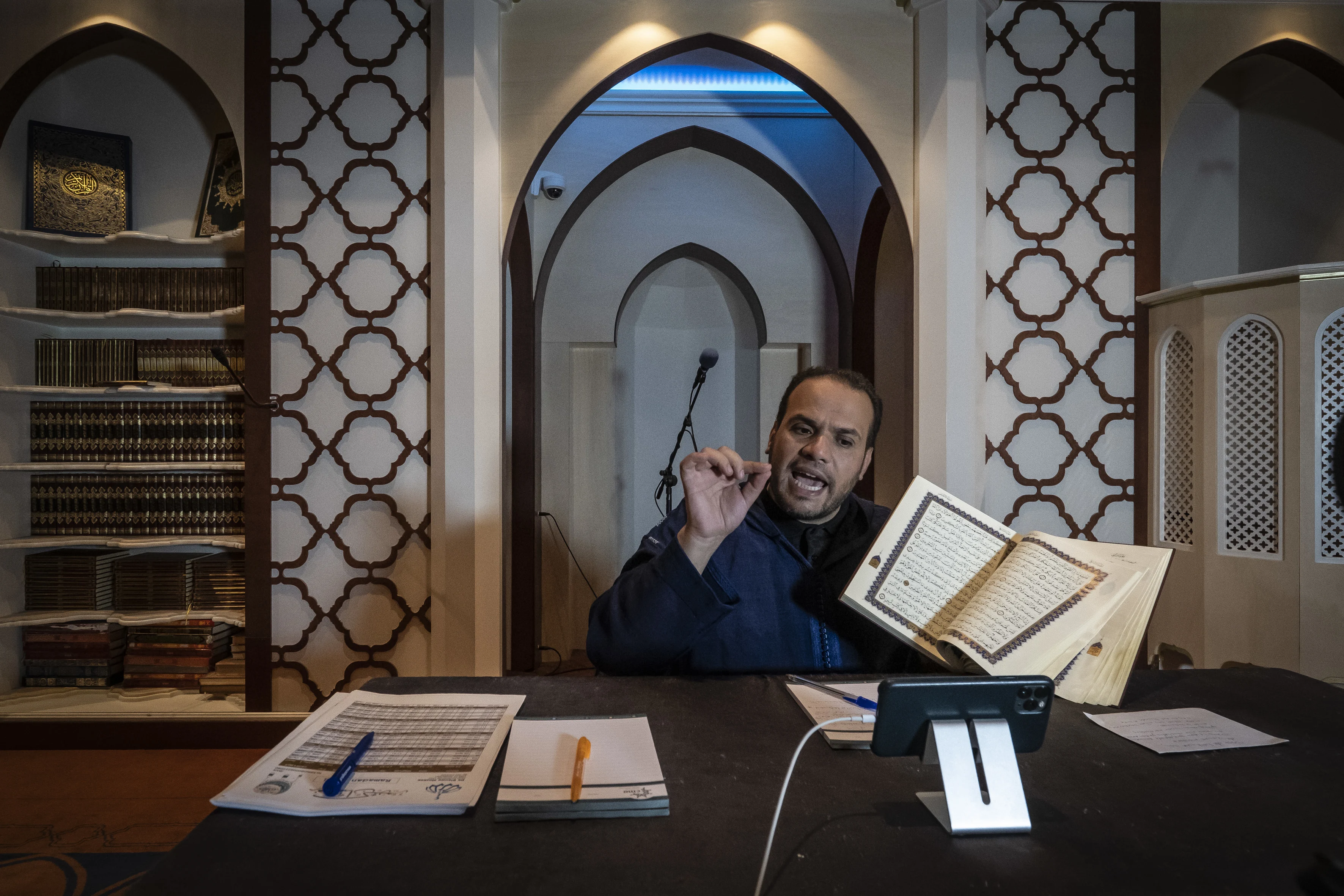 Imam Blauwe Moskee stopt tijdelijk met preek na doodsbedreigingen