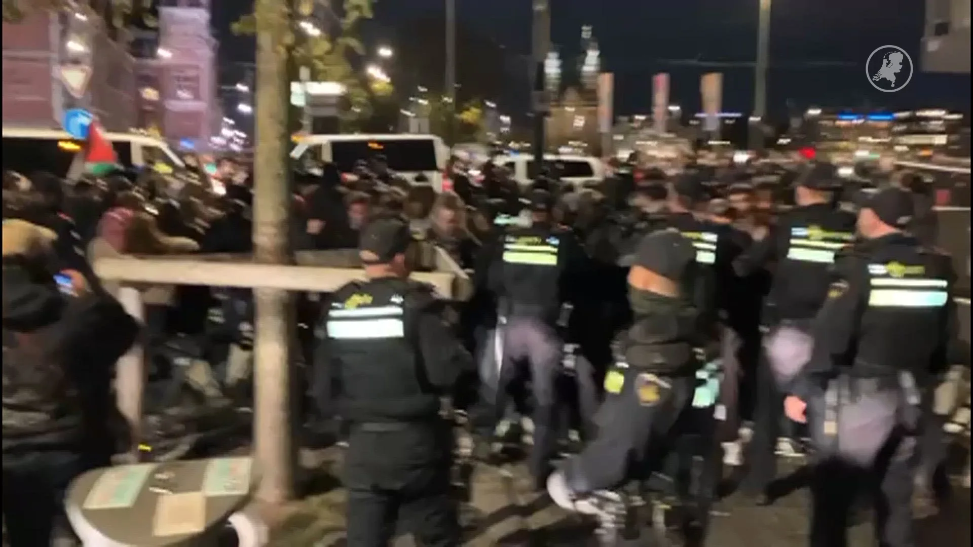 Onrust bij Amsterdam CS door Pro-Palestina activisten