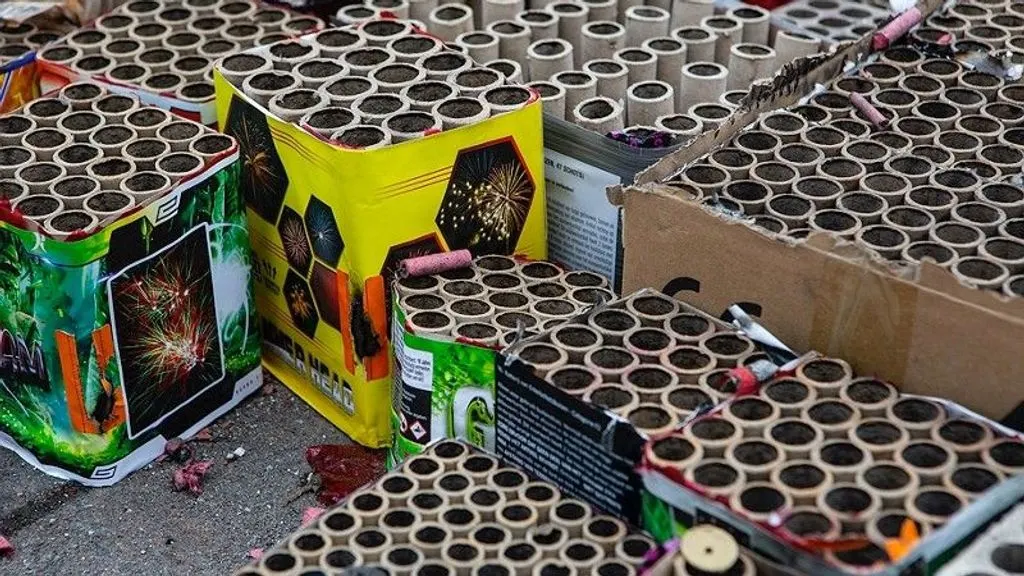 Politie vindt 650 kilo aan illegaal vuurwerk in woning verwarde man Deventer