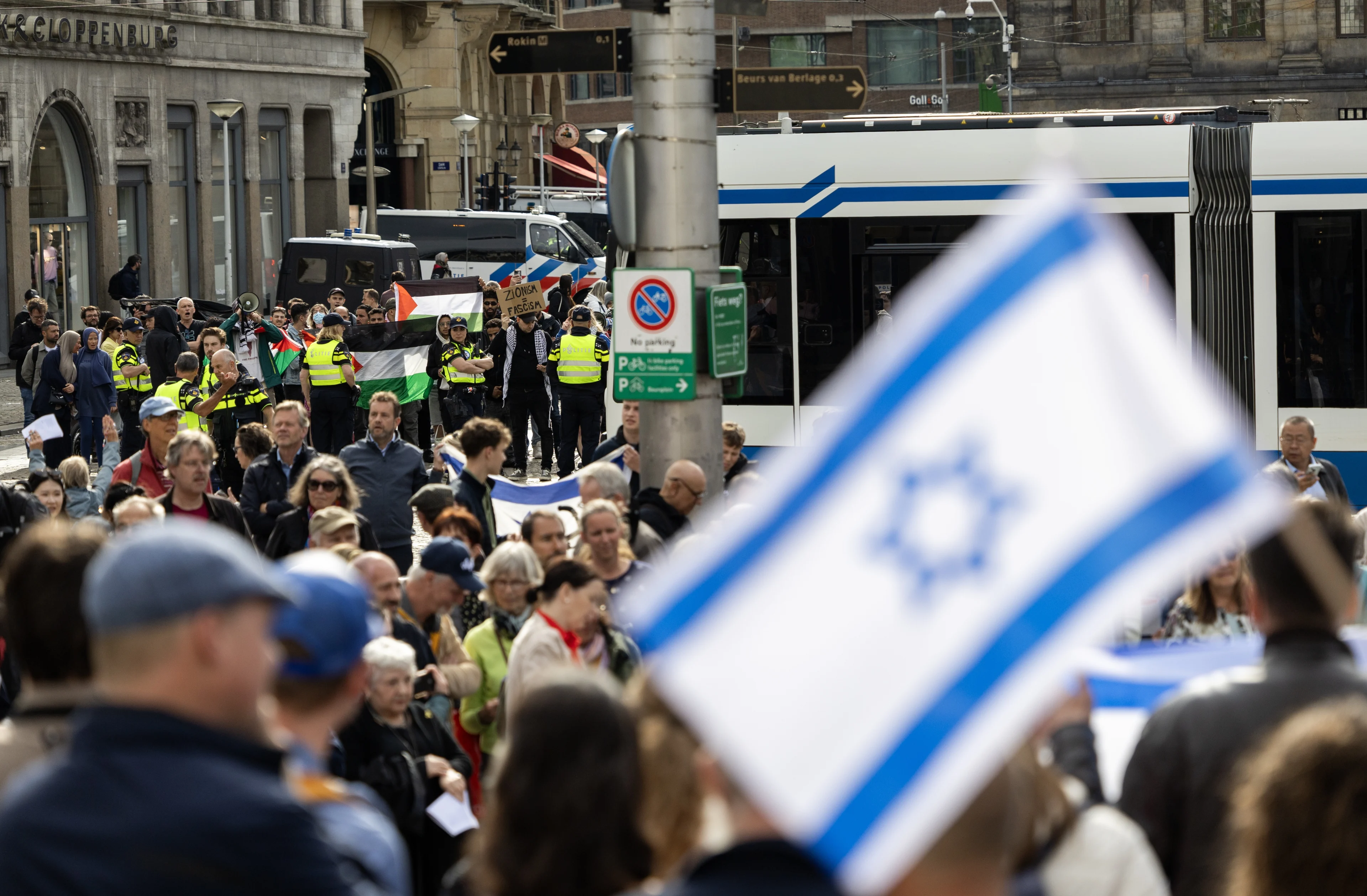 73 tegendemonstranten opgepakt bij pro-Israëlactie Amsterdam