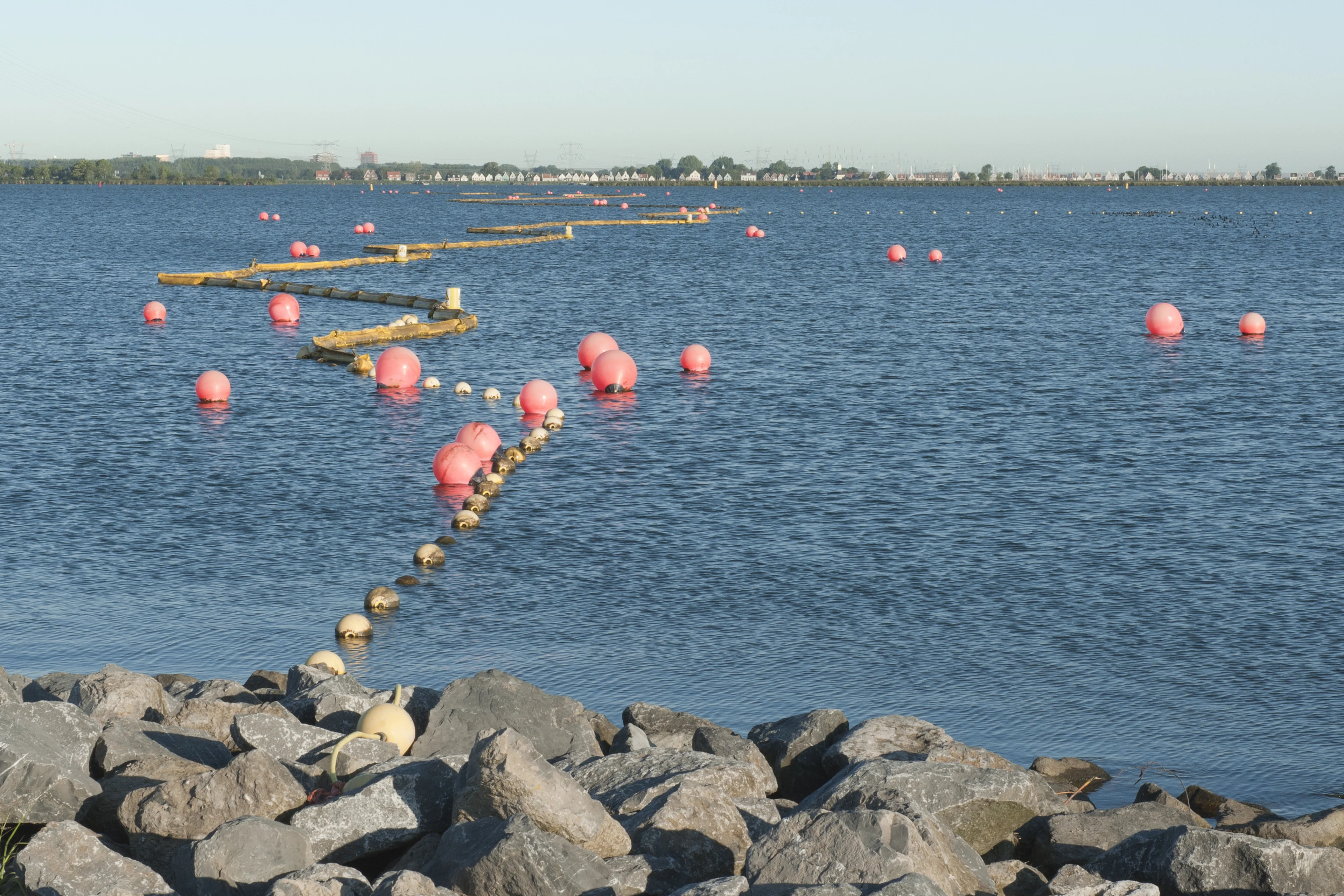 Burgemeester Halsema sluit stadsstrand bij IJburg na incidenten