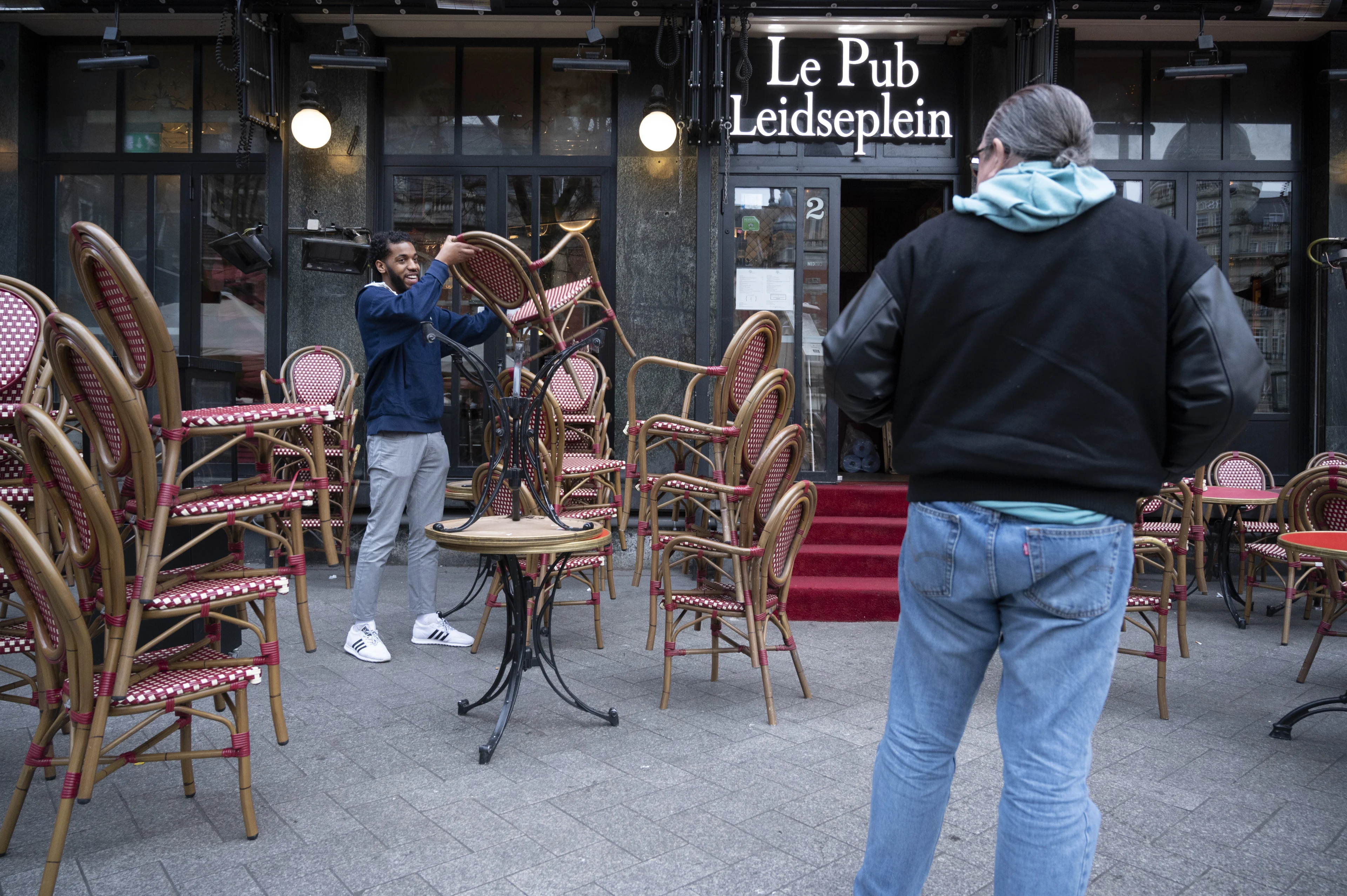 Nederland steunt rigoureuze maatregelen kabinet in strijd tegen het coronavirus