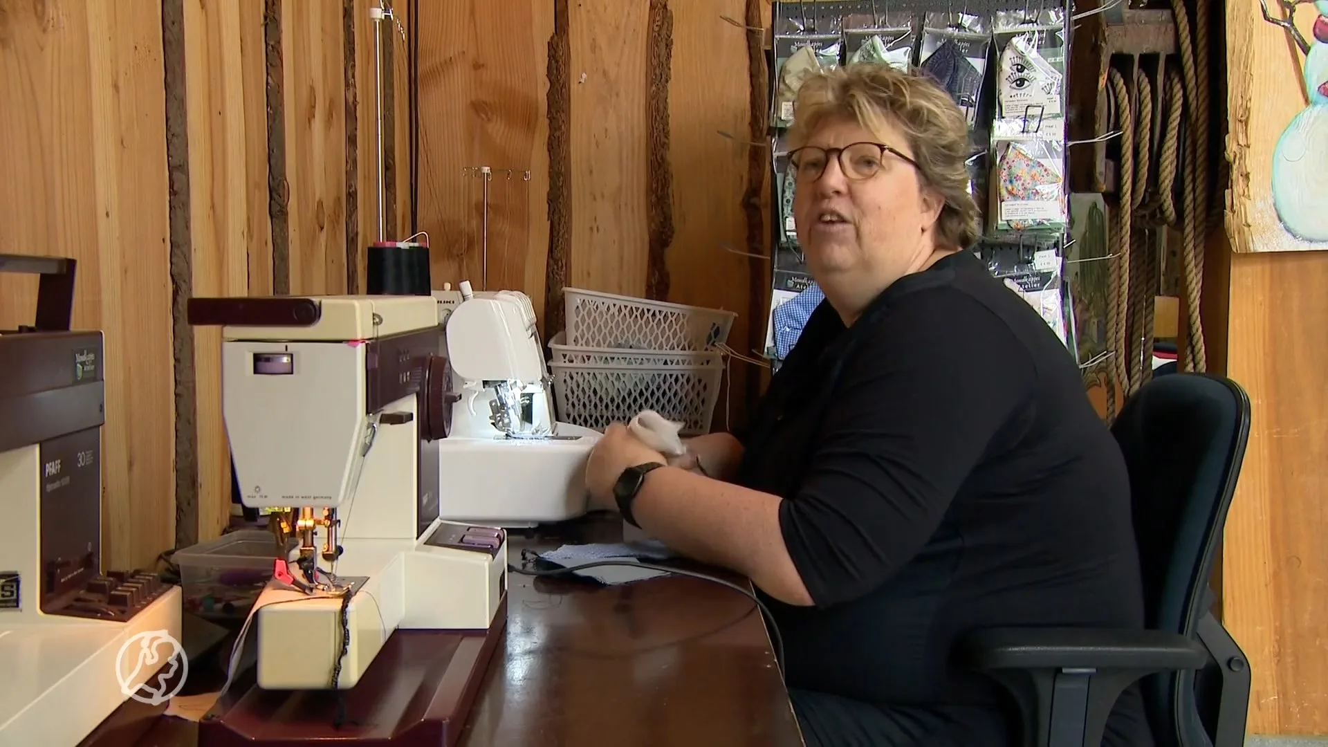 Mondkapjesproducent Albertje vreest zwarte gat niet door einde mondkapjesplicht