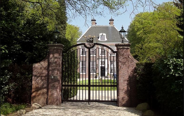 Buren worden van prinses Beatrix? Landgoed naast kasteel Drakensteyn te koop