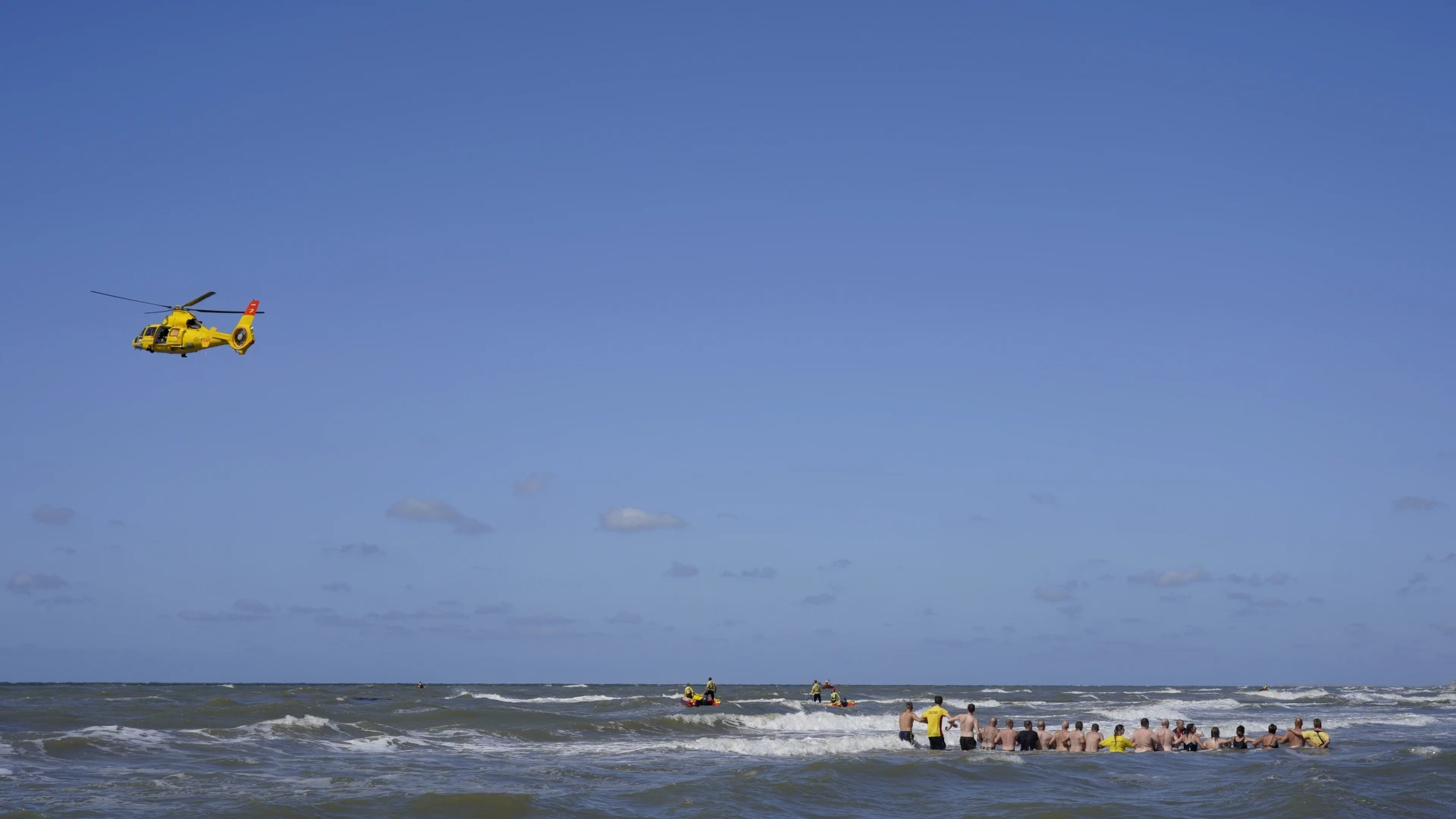 Vermiste zwemmer die drie meisjes wilde redden aangespoeld in Julianadorp