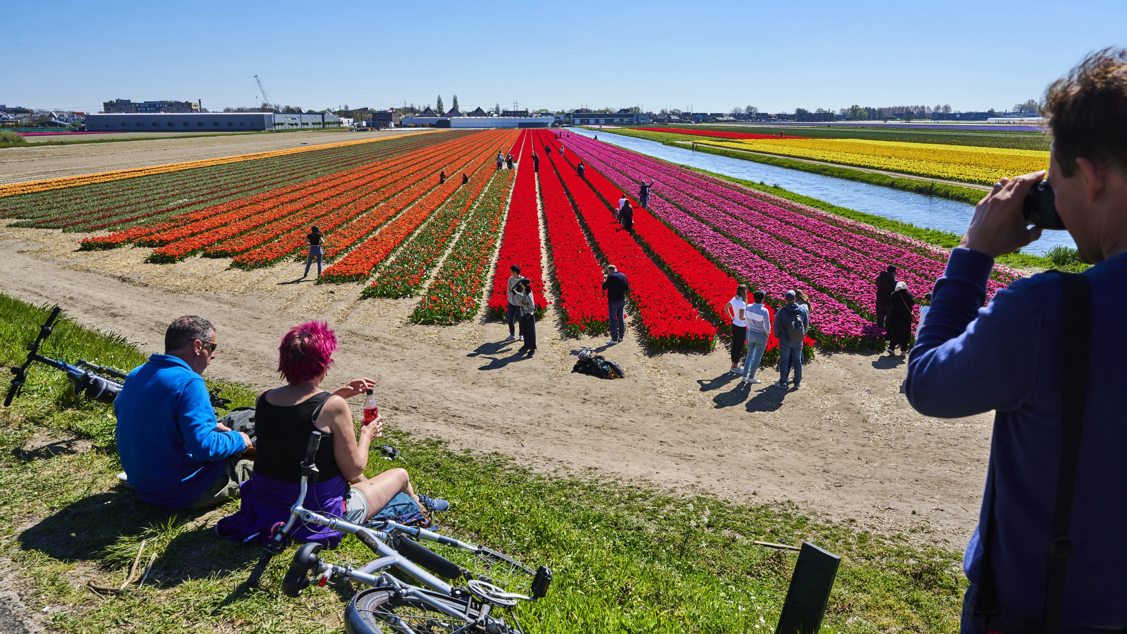 Gezellige drukte in pretparken en natuur op eerste paasdag