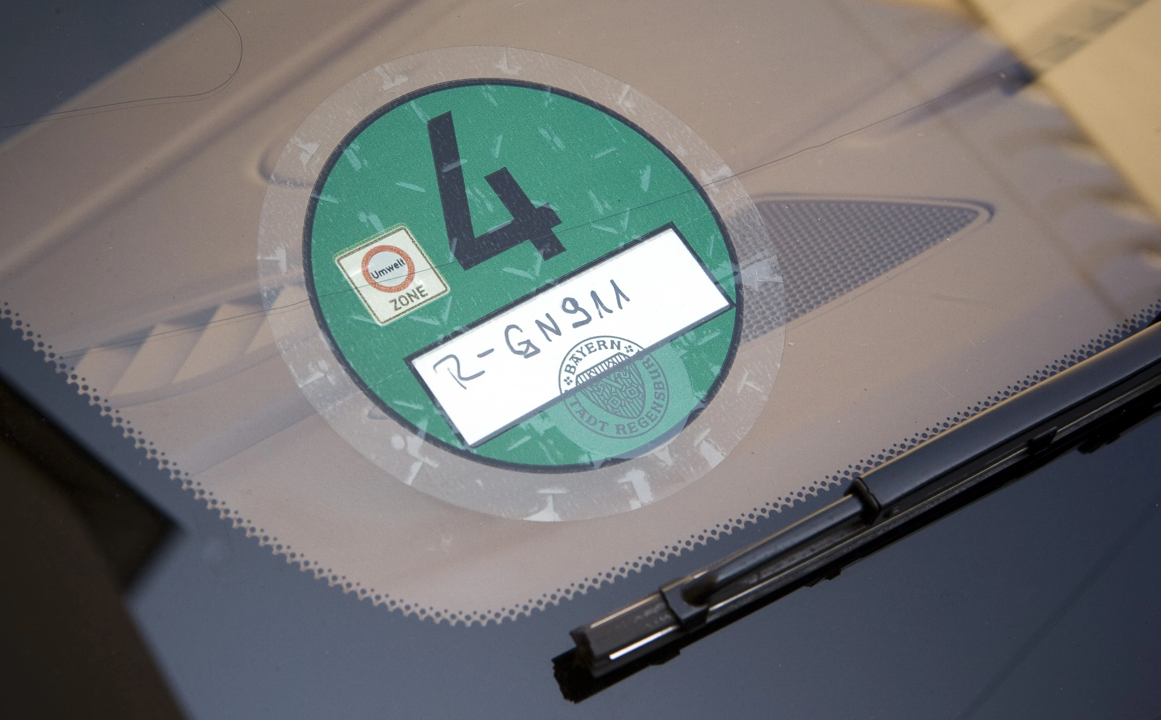 Ga je op vakantie met de auto? Hier heb je een milieusticker nodig