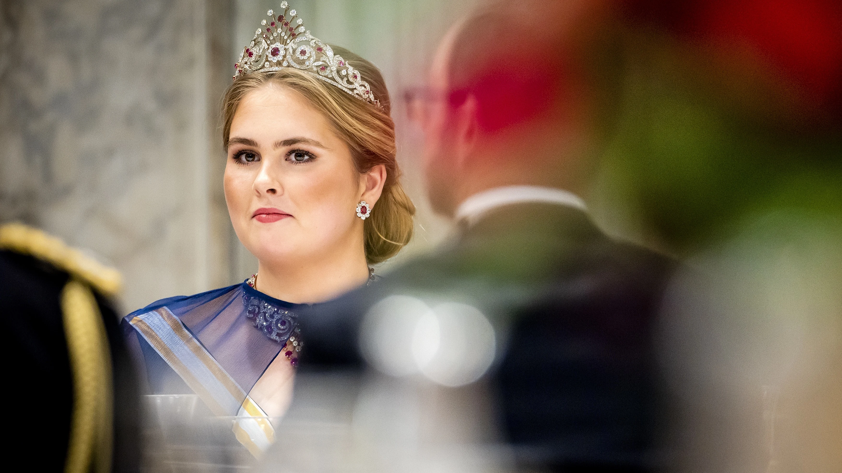 Prinses Amalia doopt marineschip Den Helder bij eerste solotaak