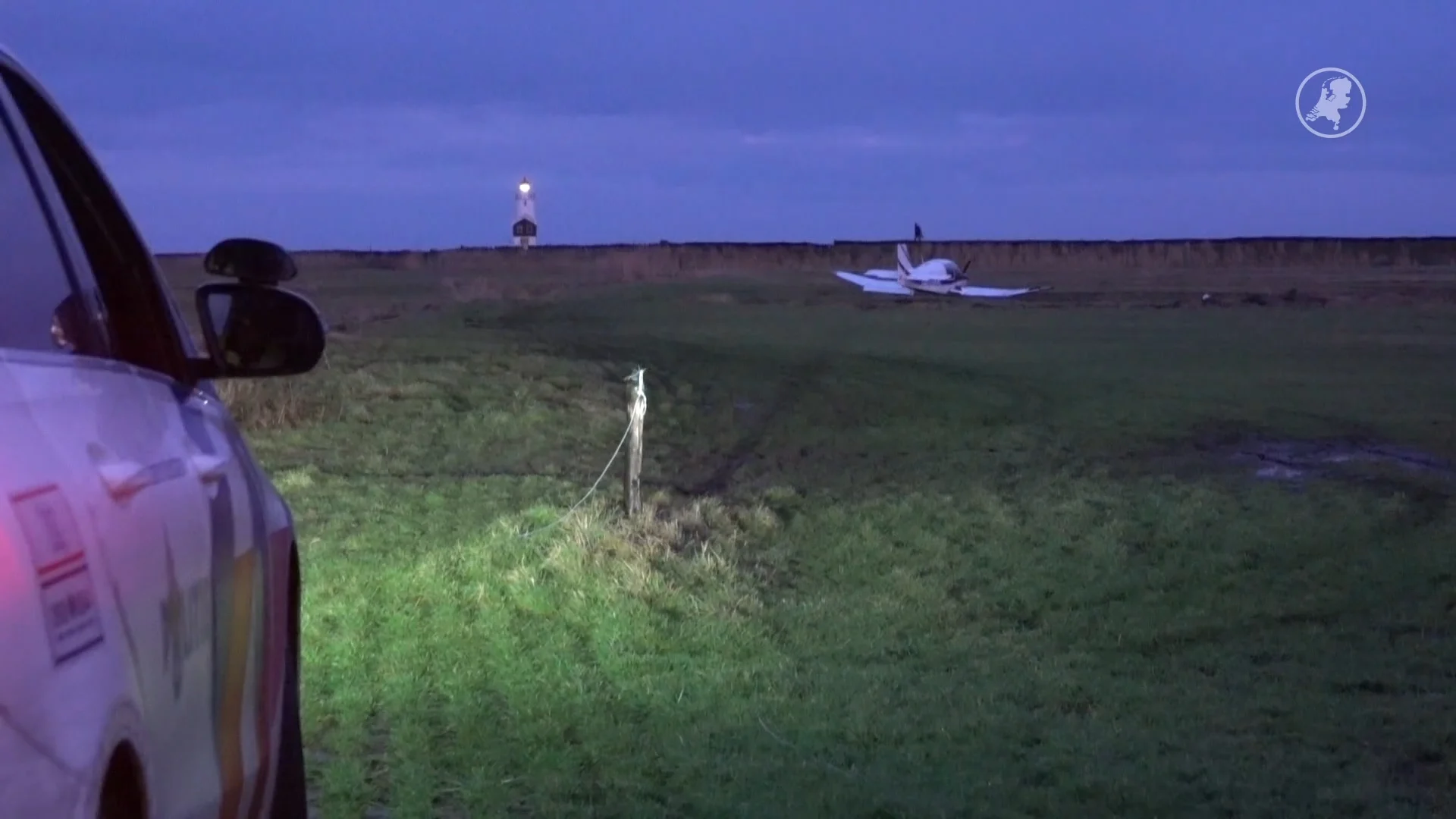 Sportvliegtuig moet noodlanding maken in weiland op Marken