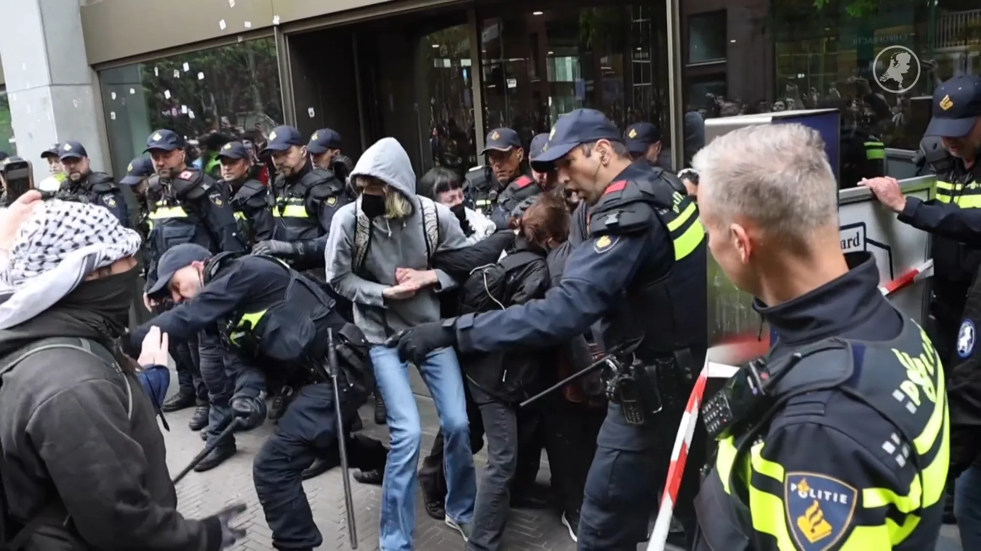 Studentenvakbond opent meldpunt voor politiegeweld bij demonstraties
