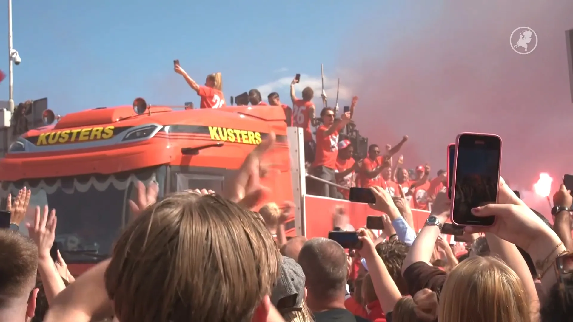 PSV gehuldigd in rood-wit gekleurd Eindhoven