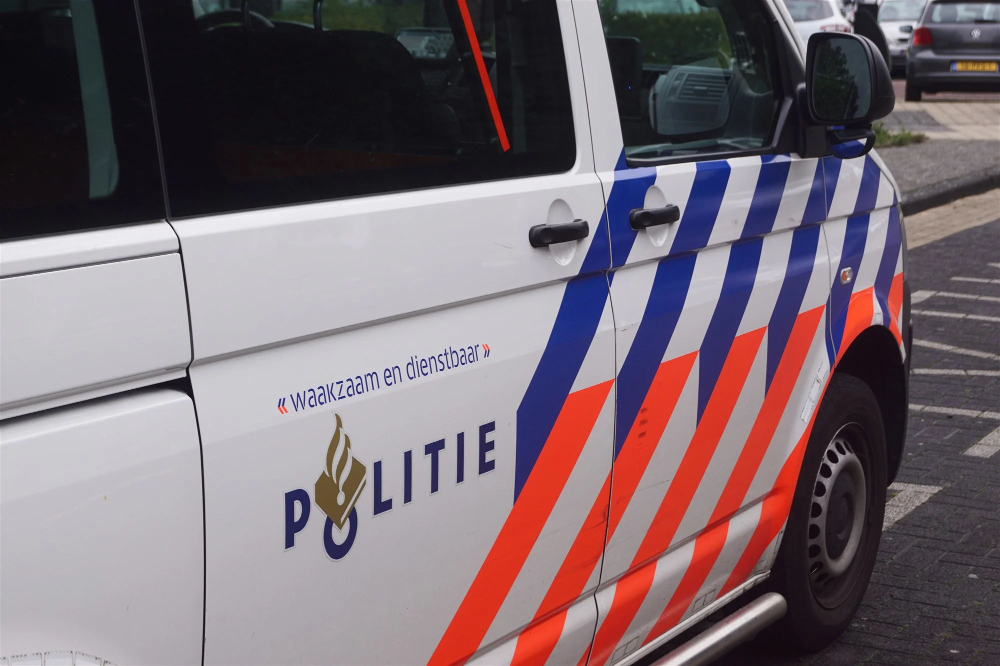 Politie in Cuijk jaagt op tieners die 'hard voorwerp' vanaf viaduct op auto gooiden