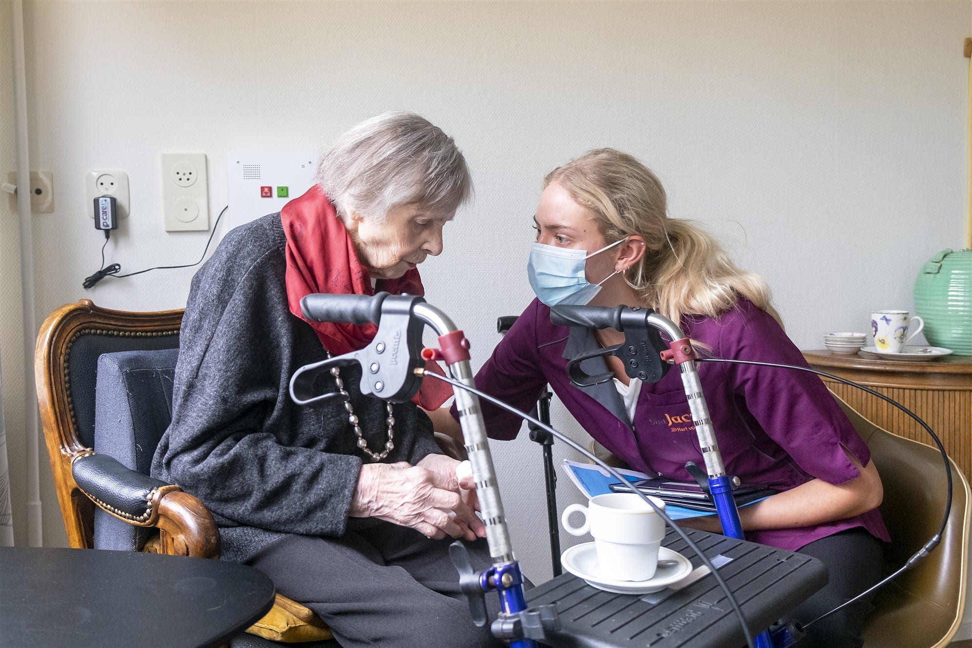 Gezondheidsraad: coronavaccin eerst naar 60-plussers en zieken