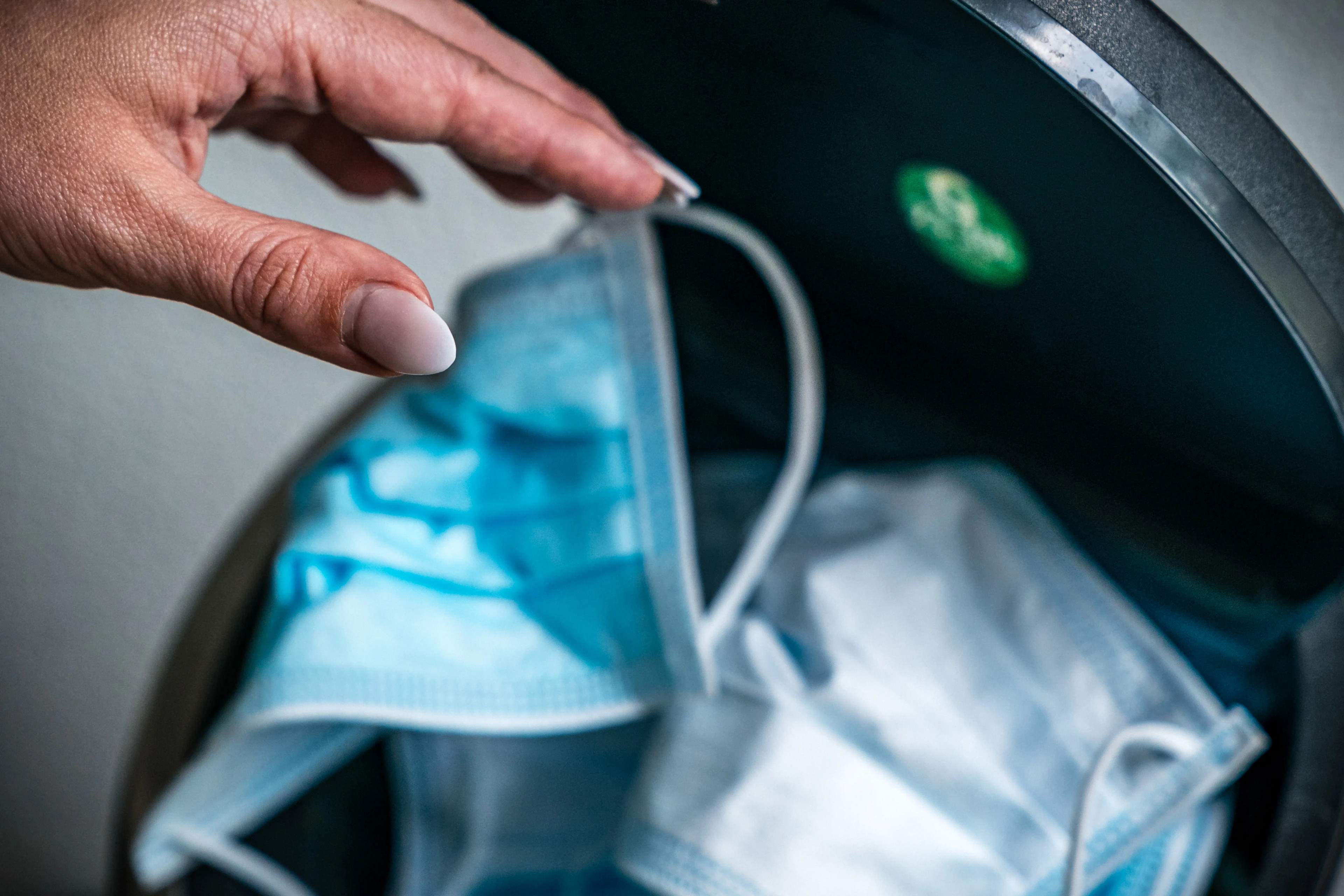 Nederlander kijkt het meest uit naar het moment dat het mondkapje af mag