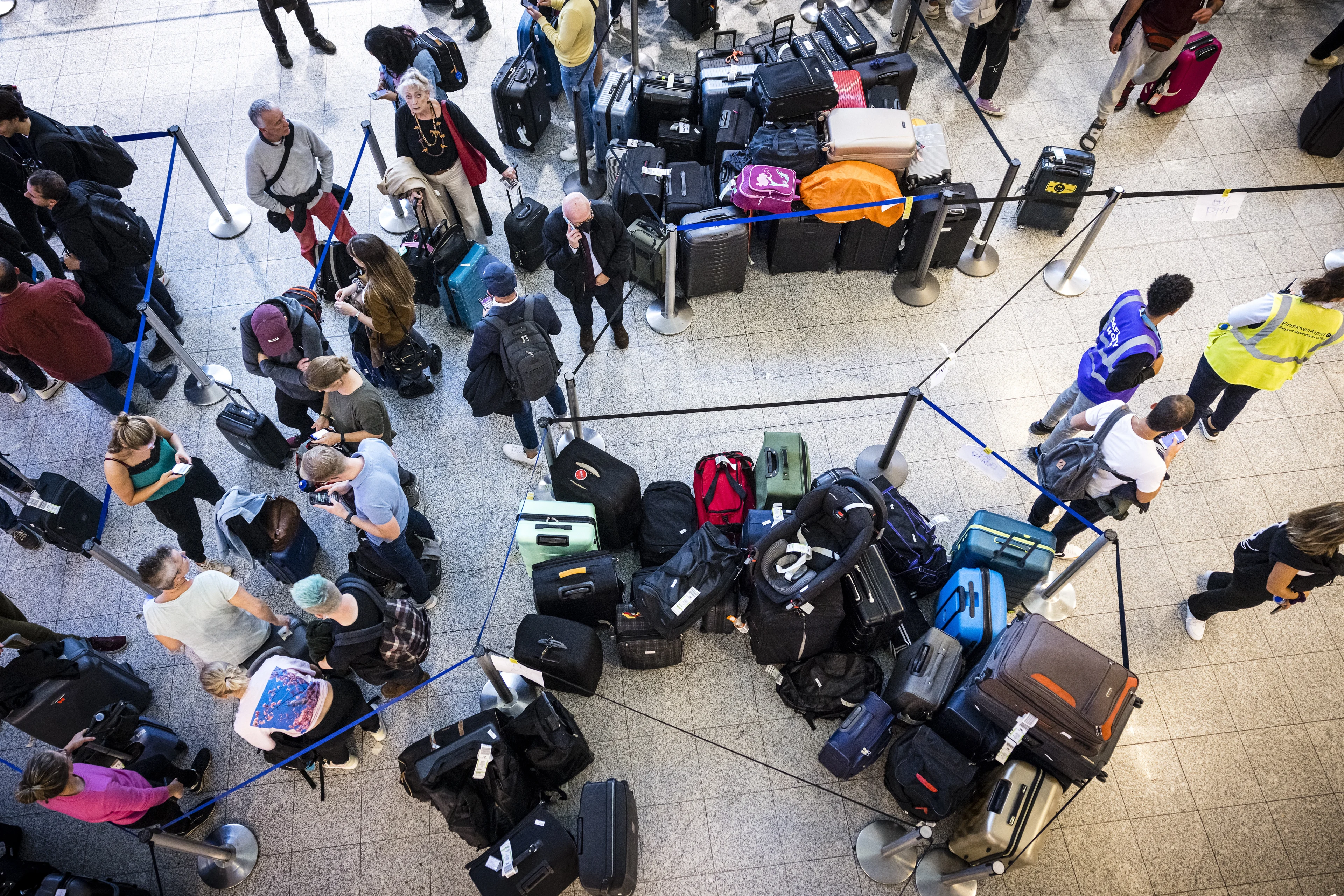 Vliegverkeer Eindhoven flink ontregeld door personeelstekort luchtverkeersleiding