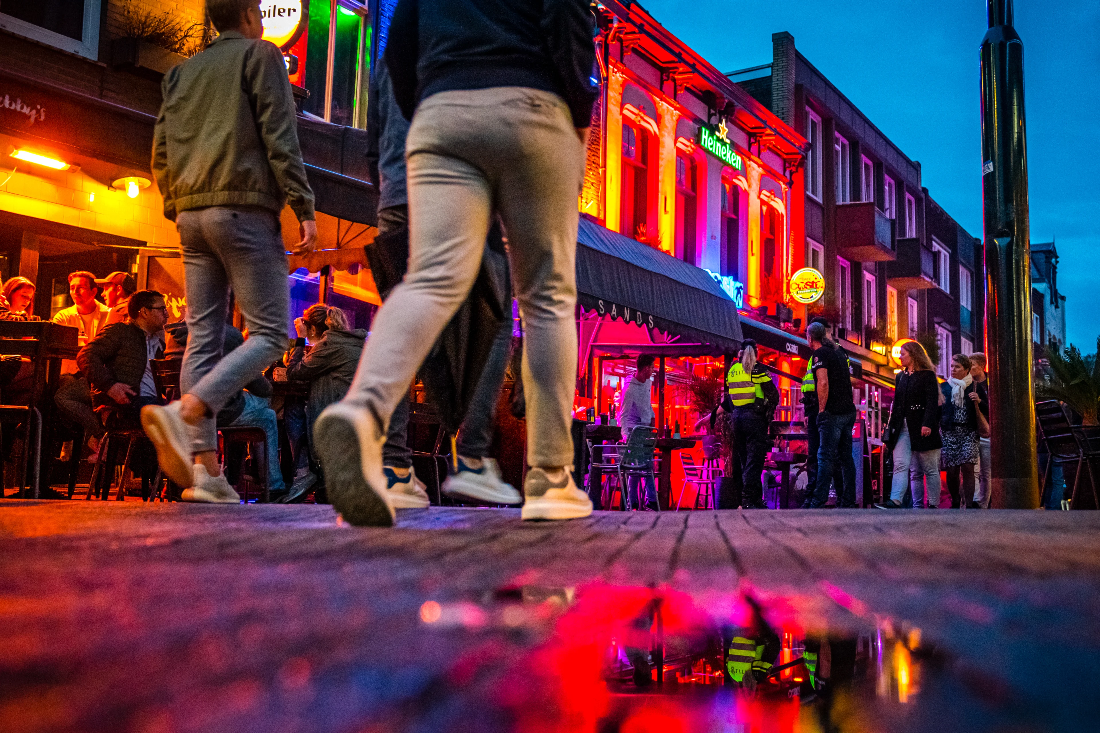 Politie treedt niet op tegen nachthoreca die dit weekend de deuren openen