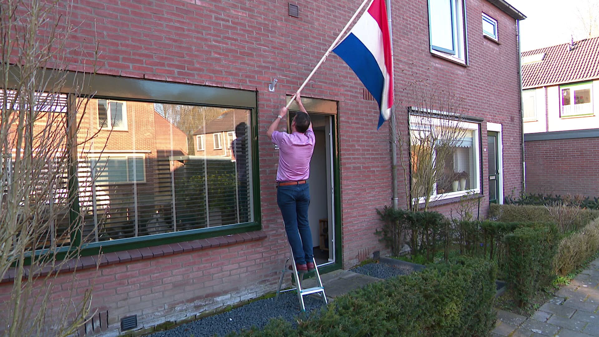 Nederlandse vlag uithangen uit steun voor Omtzigt: 'Ik waardeer hem zo ontzettend'
