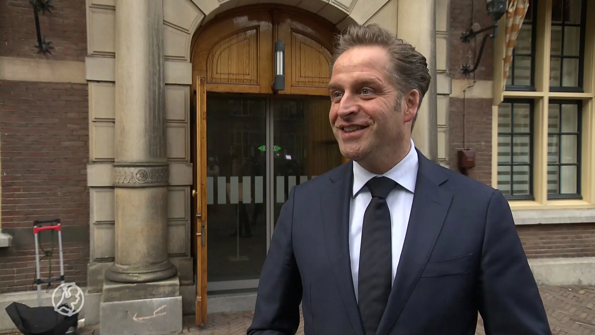 LIVEBLOG | De Jonge: begin juli kan iedereen ten minste deels geprikt zijn