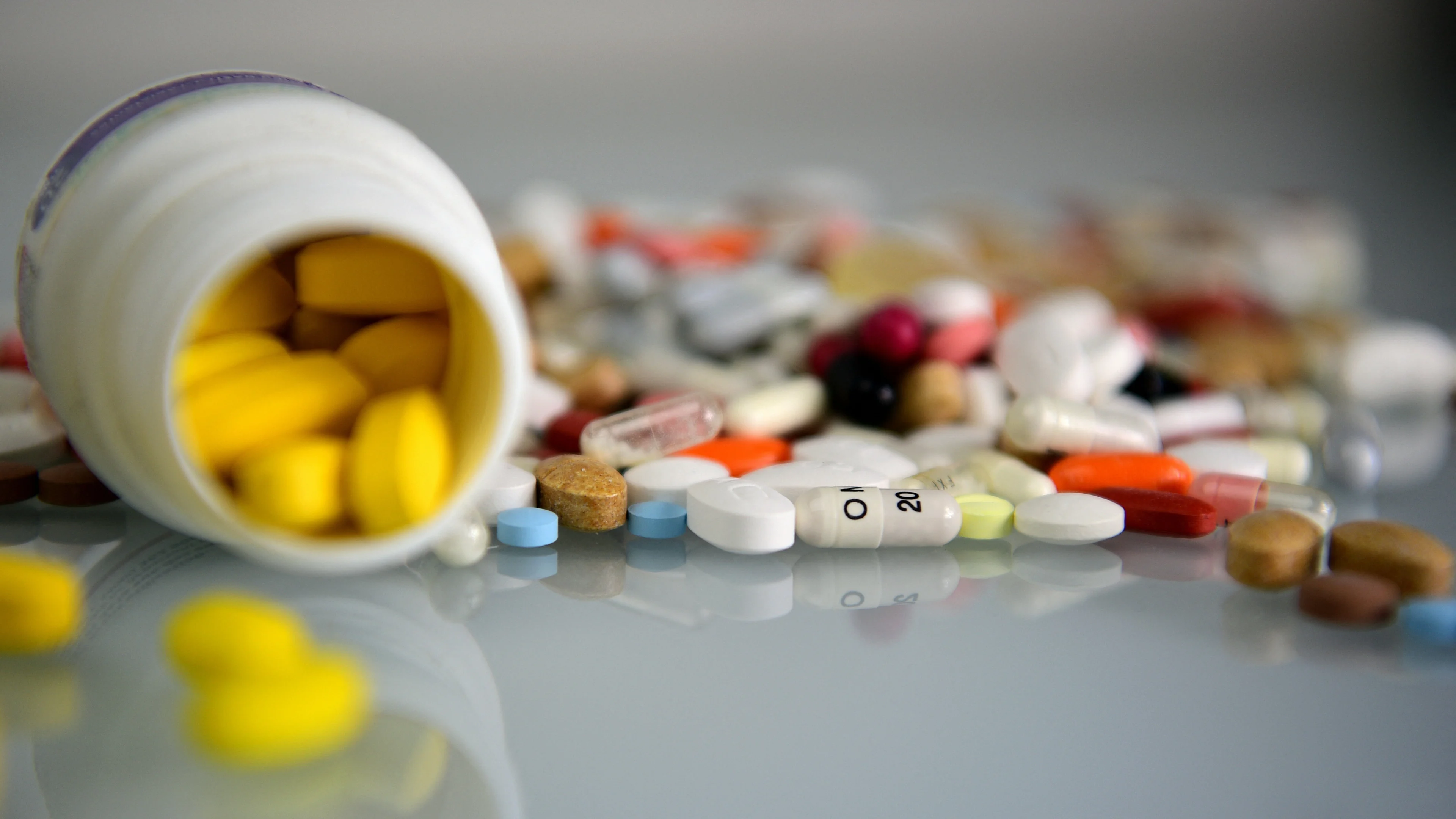 Onlineapotheek moet stoppen met uitgeven medicatie