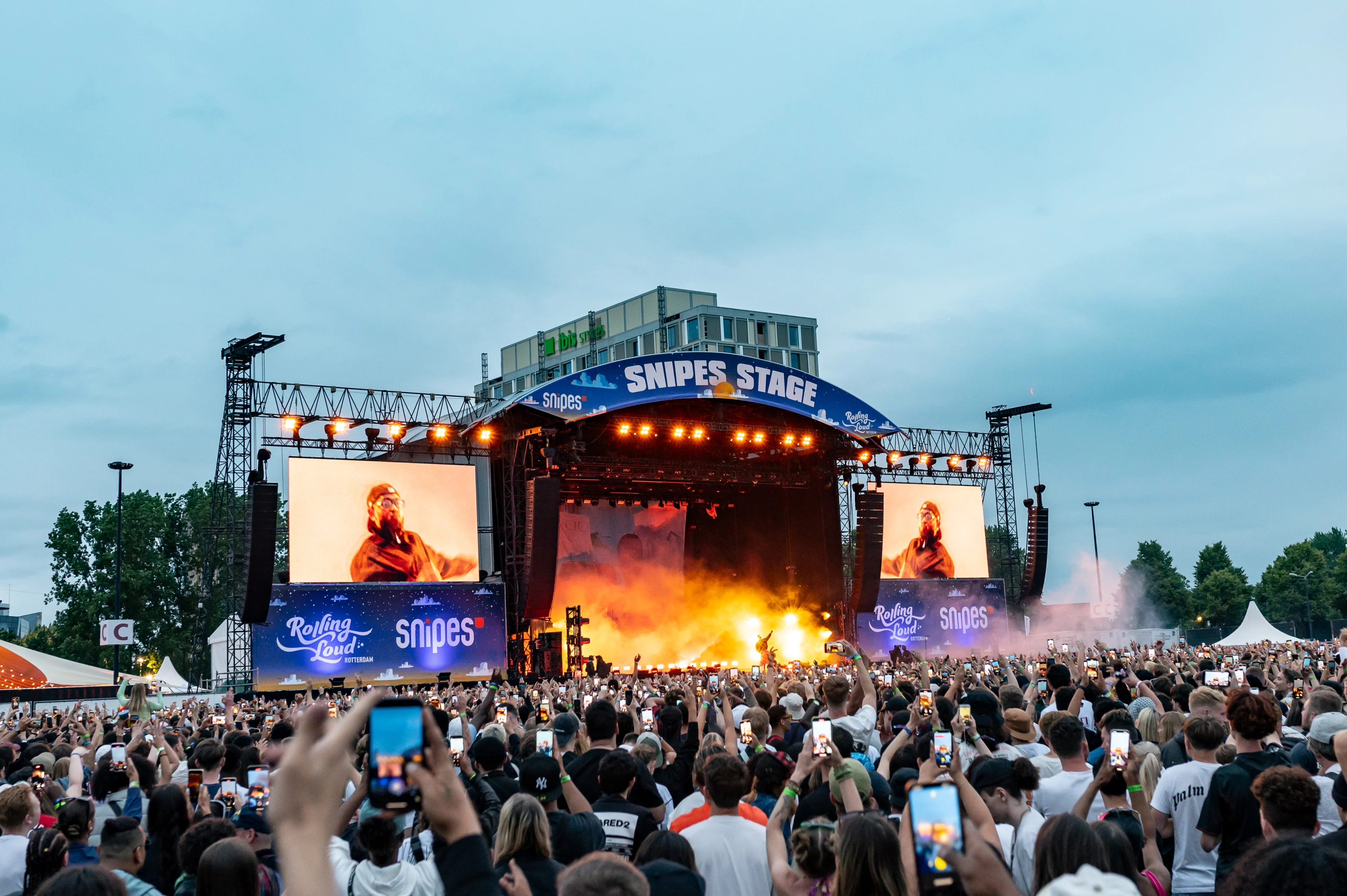 Halskettingen afgerukt in moshpit op festival Rolling Loud, twee Italianen opgepakt