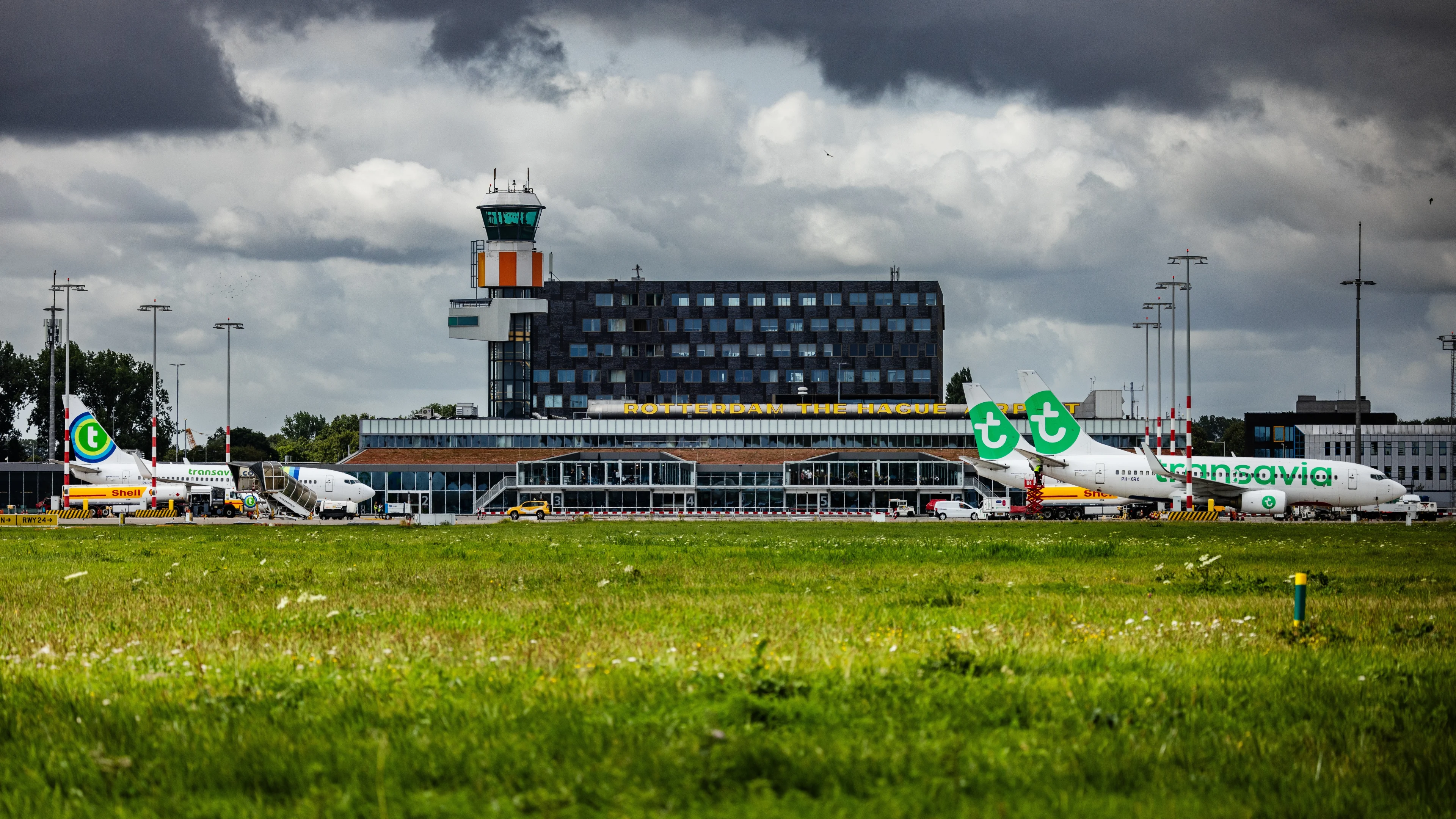 Rotterdamse luchthaven wil streep door nachtvluchten en lawaai