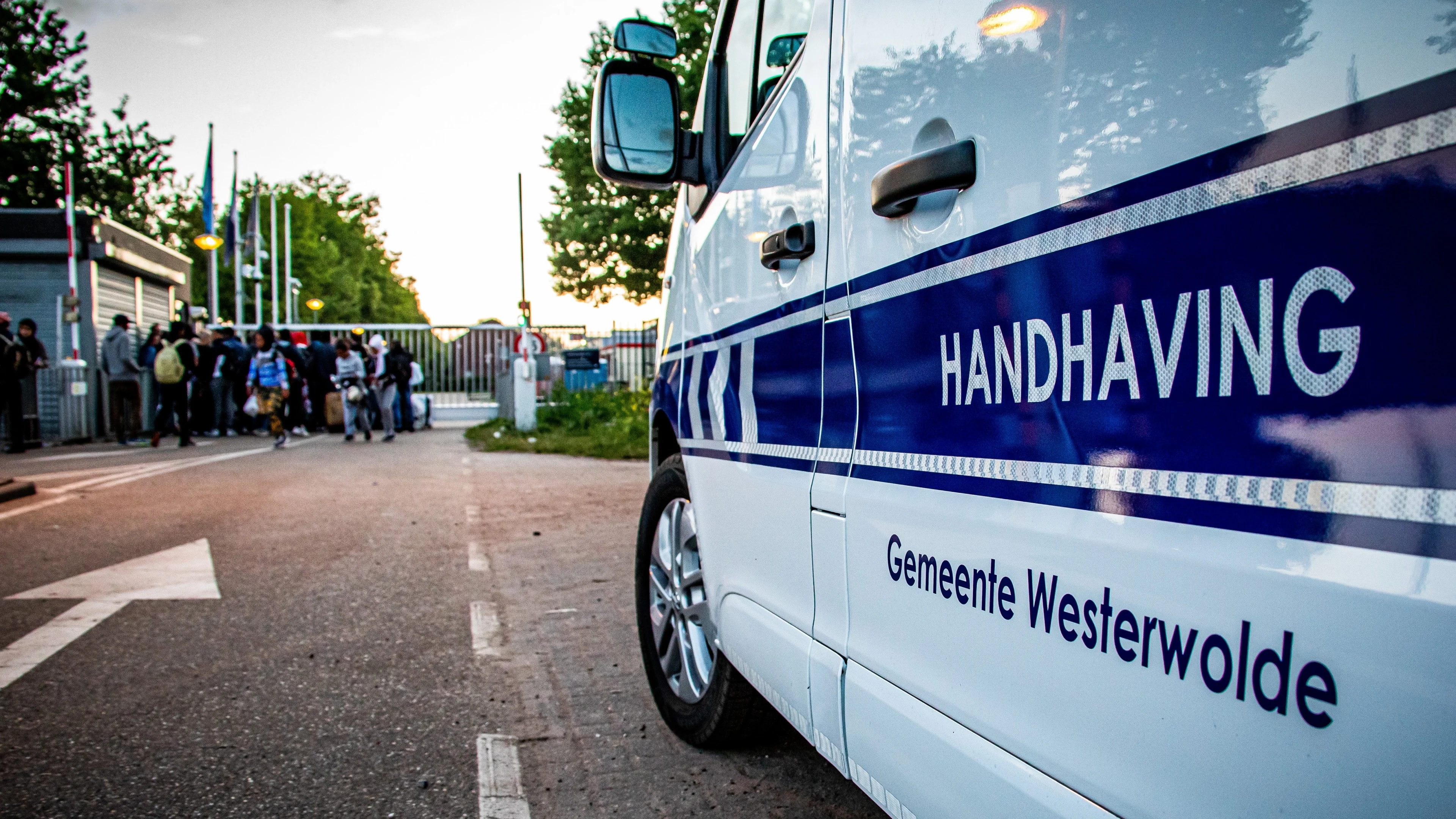 'Zorgen om veiligheid na nieuwe vondst wapens en drugs bij azc Ter Apel'