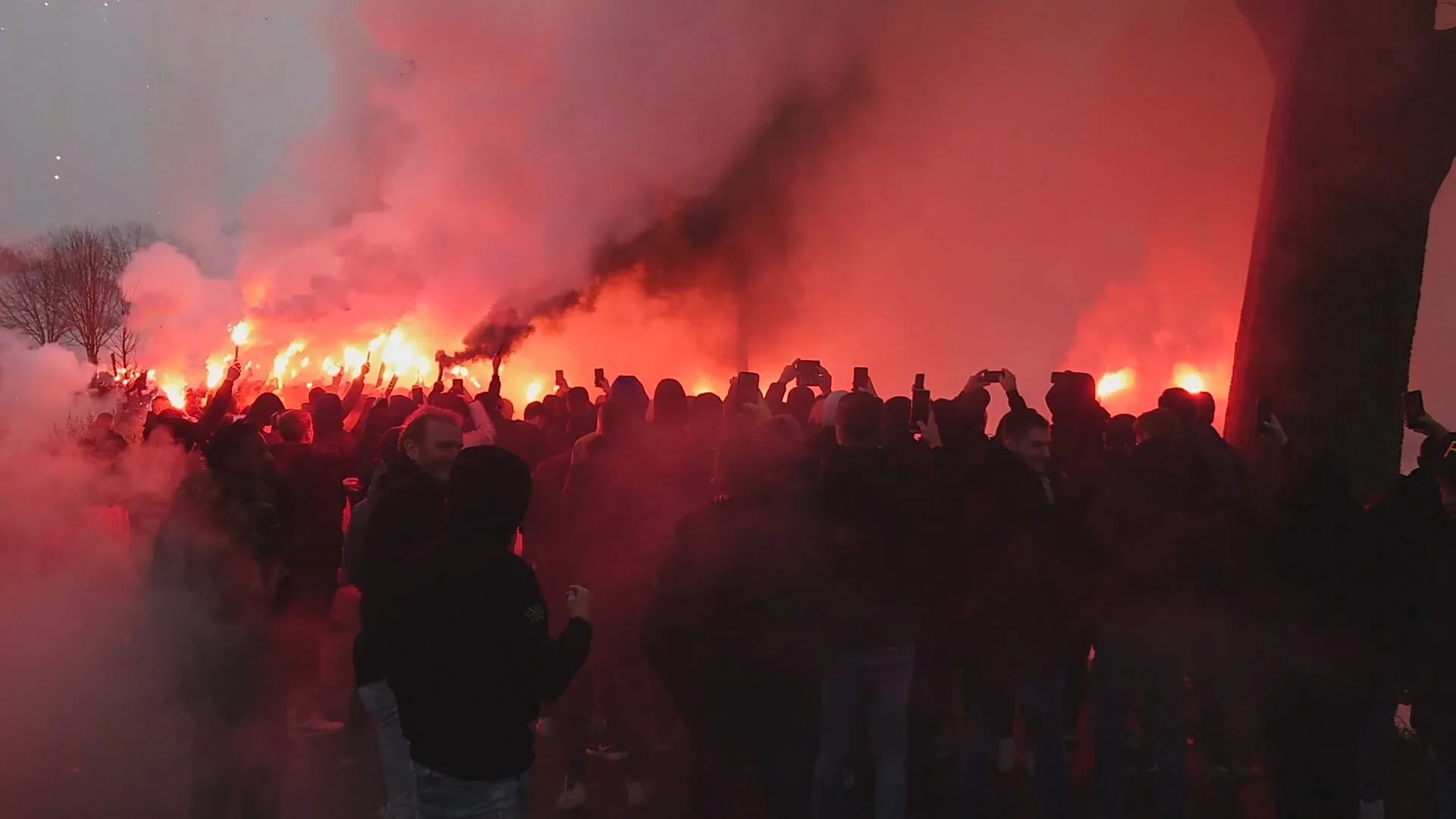 Zondag met twee beladen voetbalderby's, politie staat op scherp