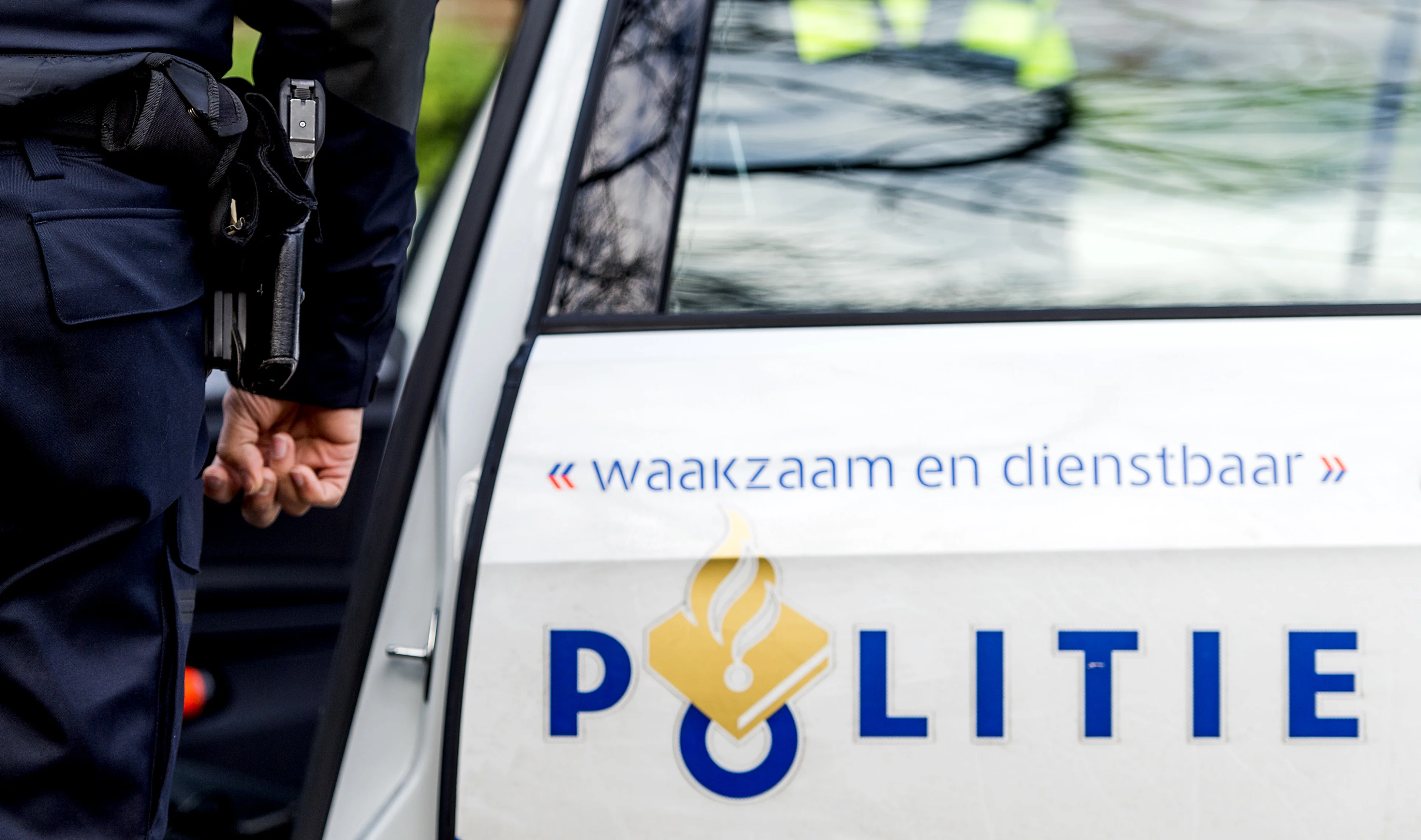 Agressieve spoorloper bijt agent in been bij aanhouding
