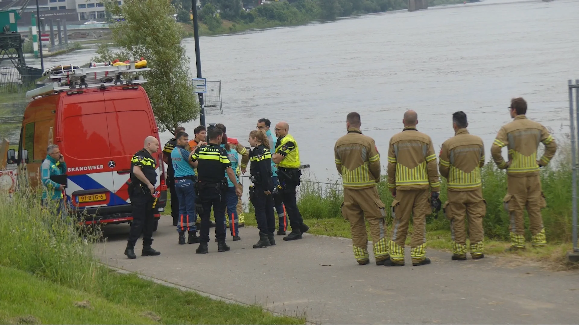 Zoektocht naar vermiste drenkelingen in Maas bij Venlo gestaakt
