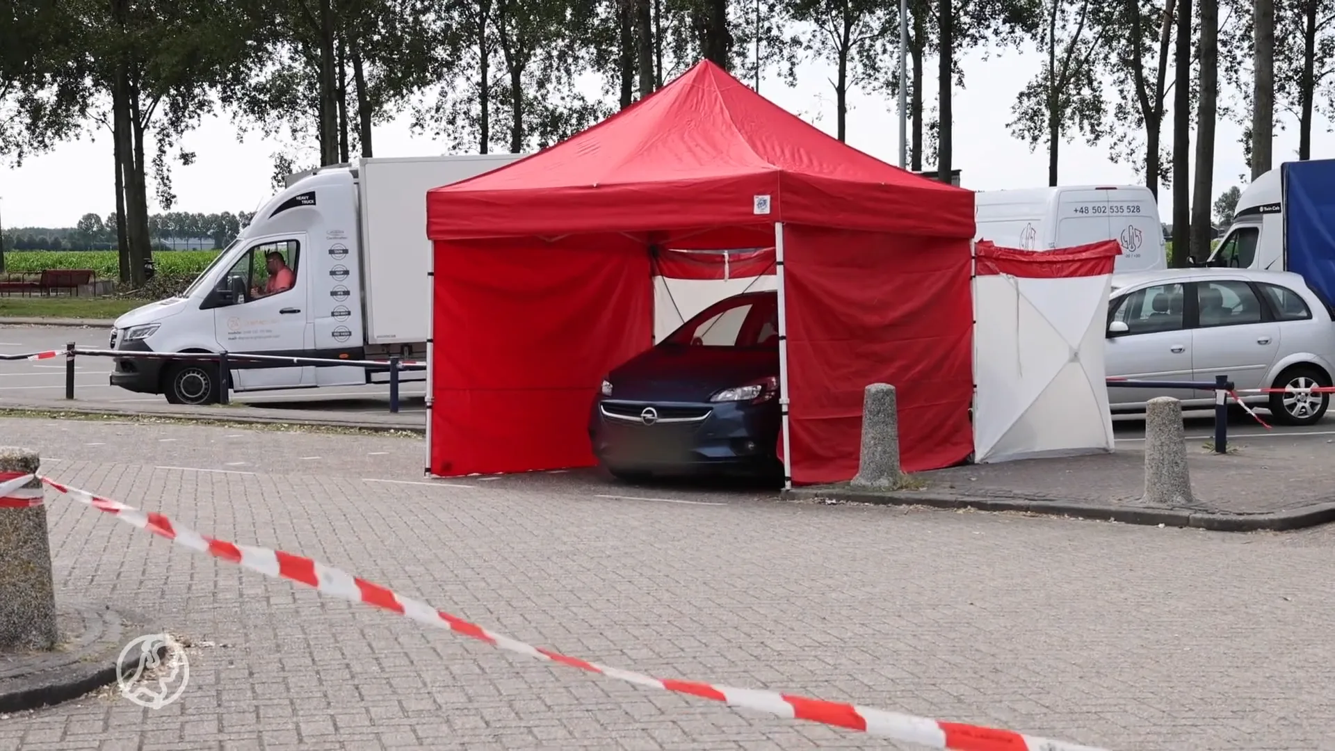 Lichaam gevonden in auto op parkeerplaats langs A4, politie sluit misdrijf niet uit