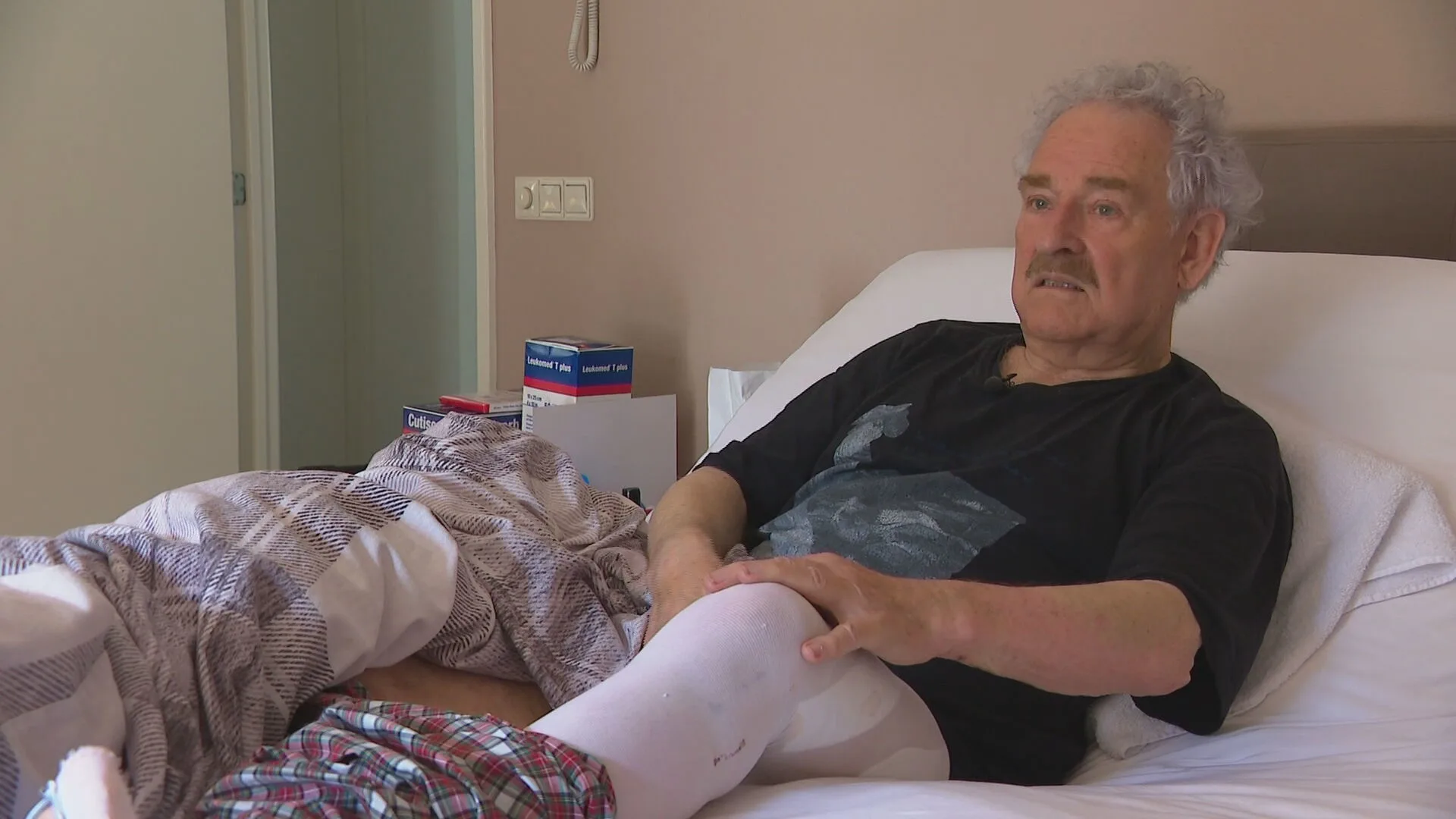 André (80) door wild zwijn gegrepen tijdens het plassen: 'Gevochten voor mijn leven'