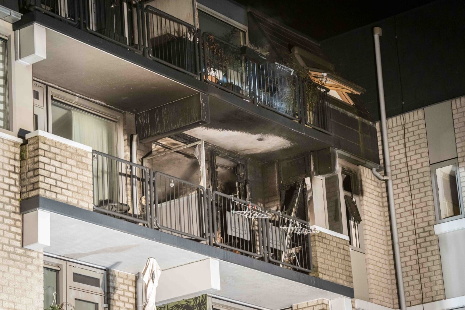 Meerdere gewonden bij grote brand in Arnhem, tientallen mensen geëvacueerd