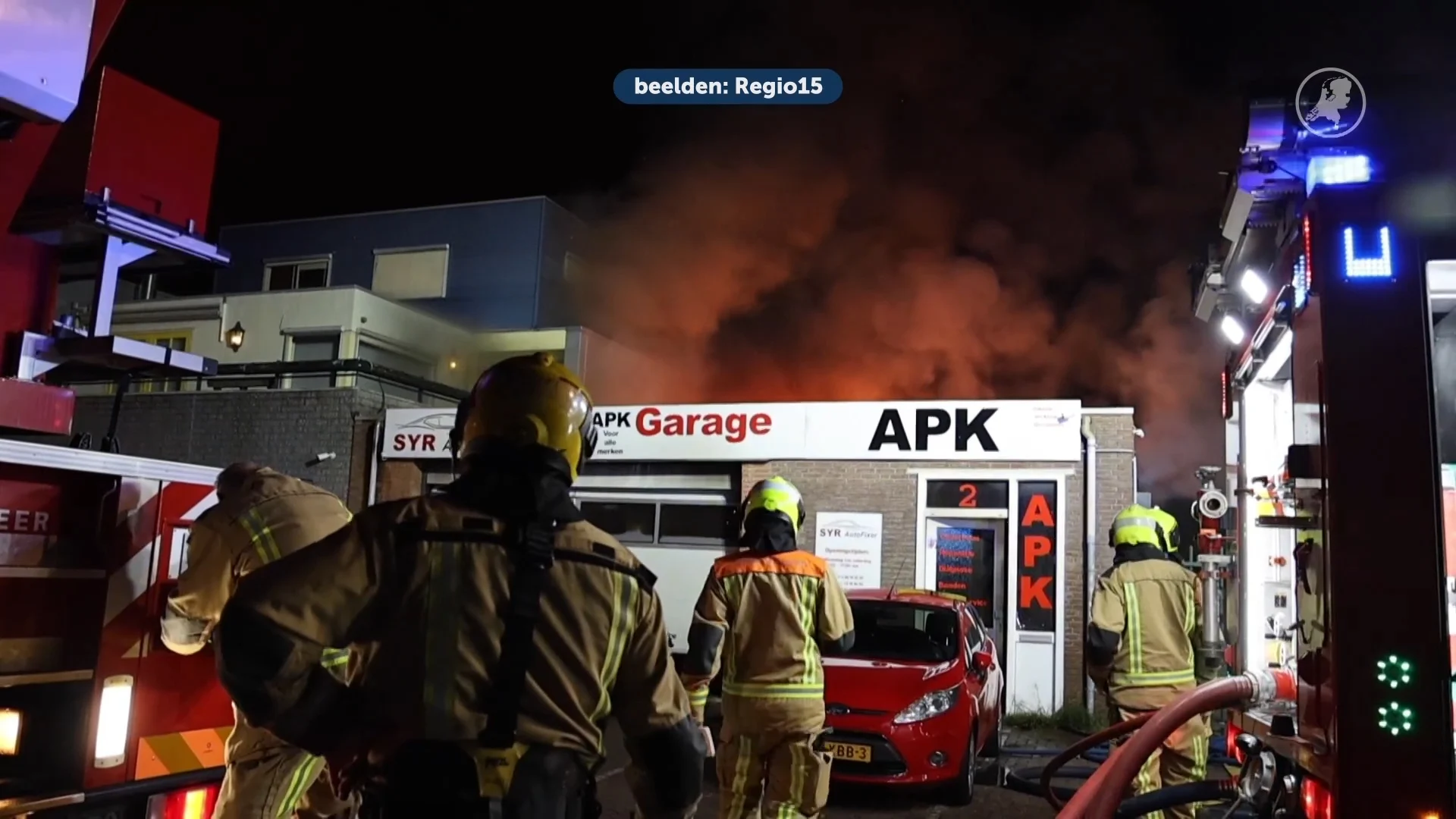 Uitslaande brand in garagebedrijf Honselersdijk zorgt voor rookwolken