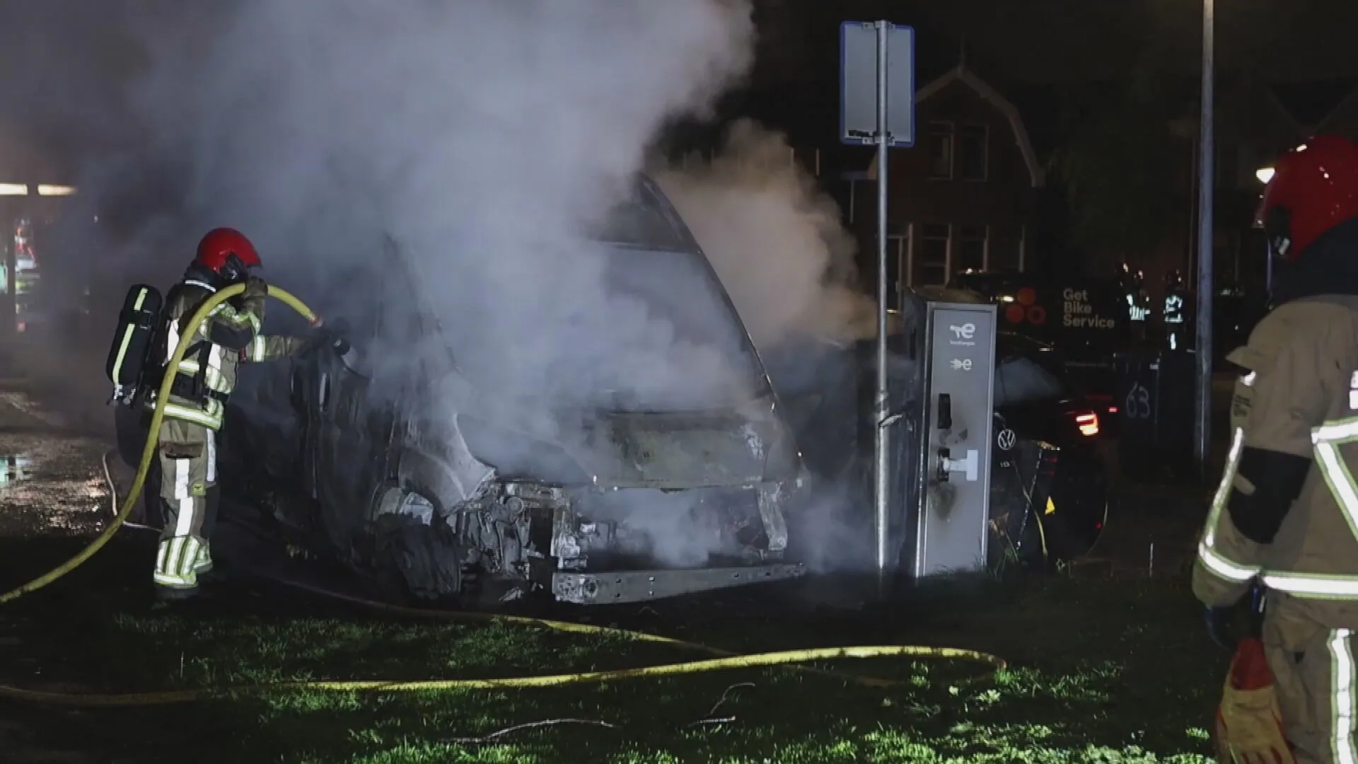 Weer gaat speciale bus van zorgcentrum Zaandam in vlammen op