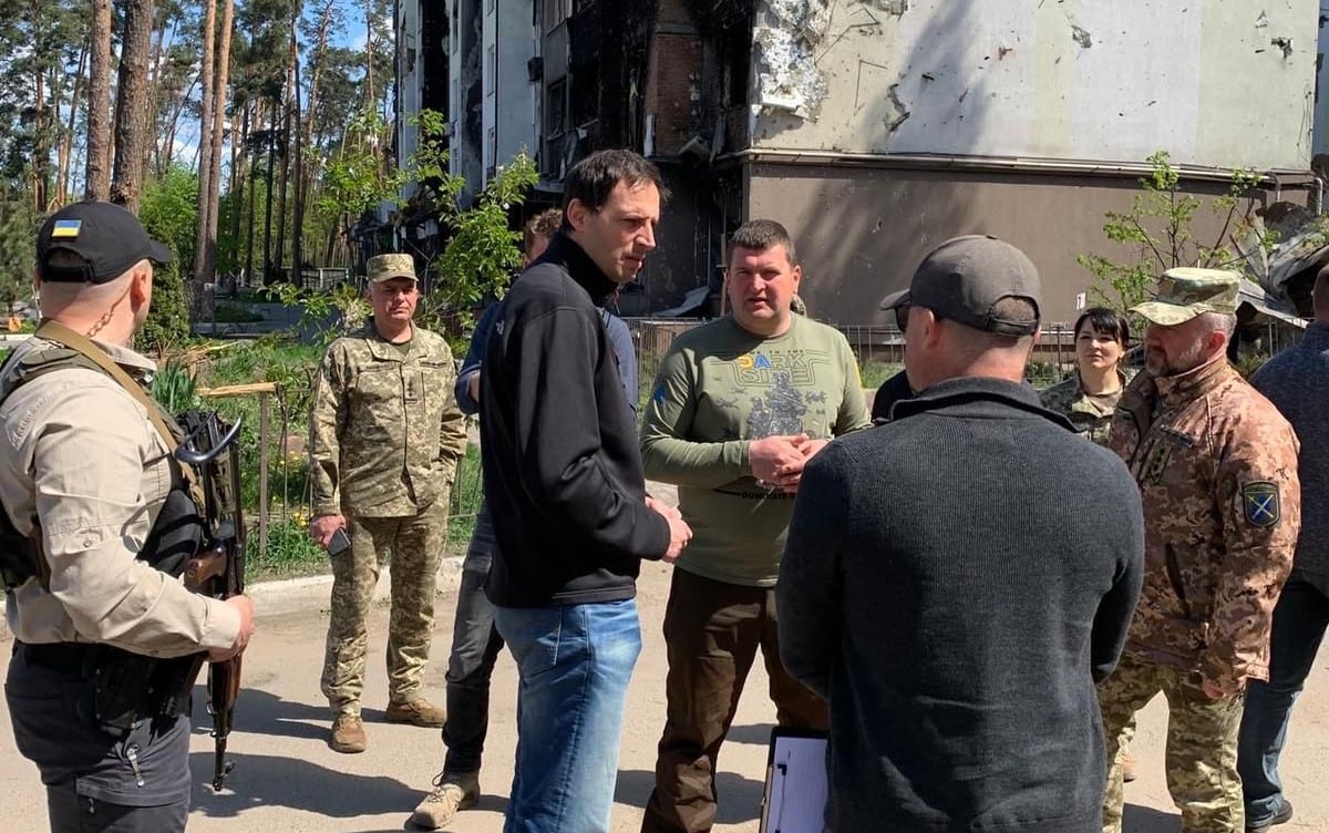 Ook minister Hoekstra brengt bezoek aan Oekraïne: 'Dramatische verwoesting'
