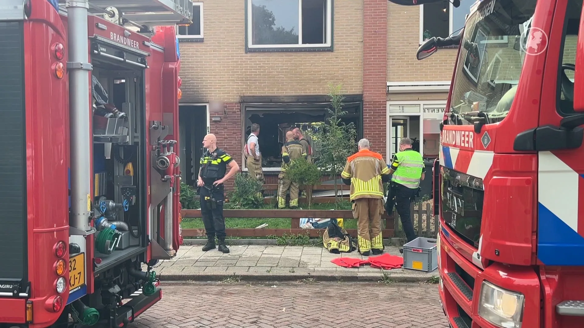 Heftige woningbrand in Rijssen, vier bewoners overgebracht naar ziekenhuis