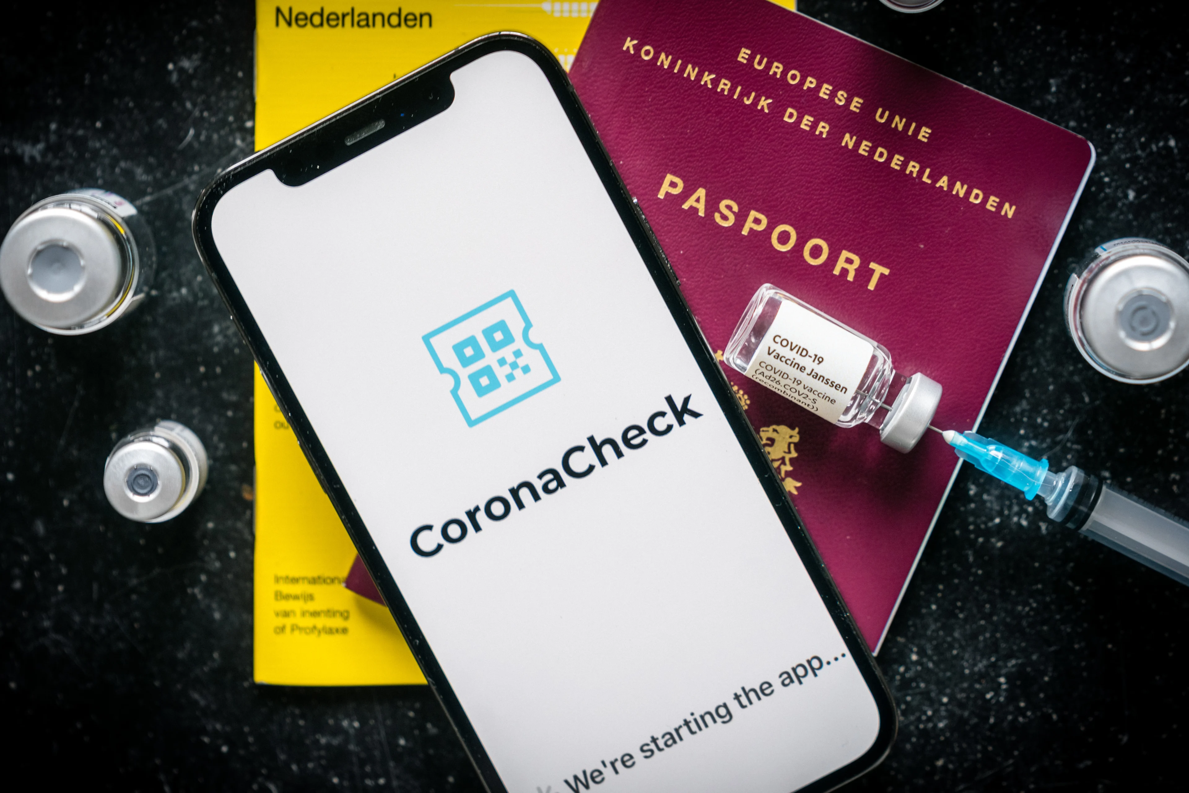 Kun je met de CoronaCheck-app uitgaan op vakantie en 3 andere vragen over het coronabewijs