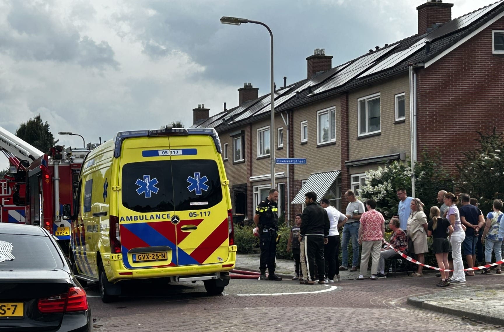 Heftige woningbrand in Rijssen, vier bewoners overgebracht naar ziekenhuis