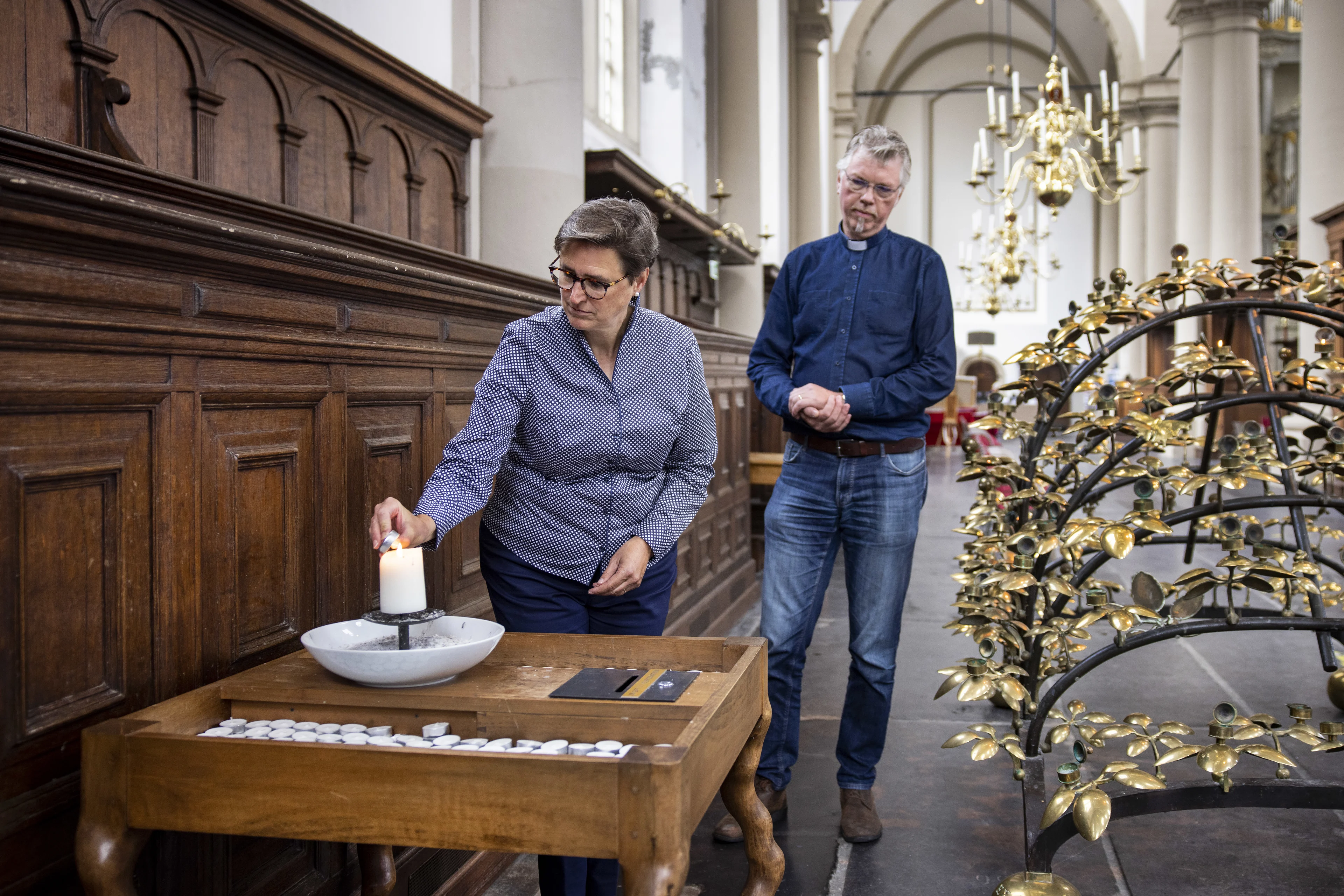 Veel mensen naar Amsterdamse Westerkerk om Peter R. de Vries te herdenken