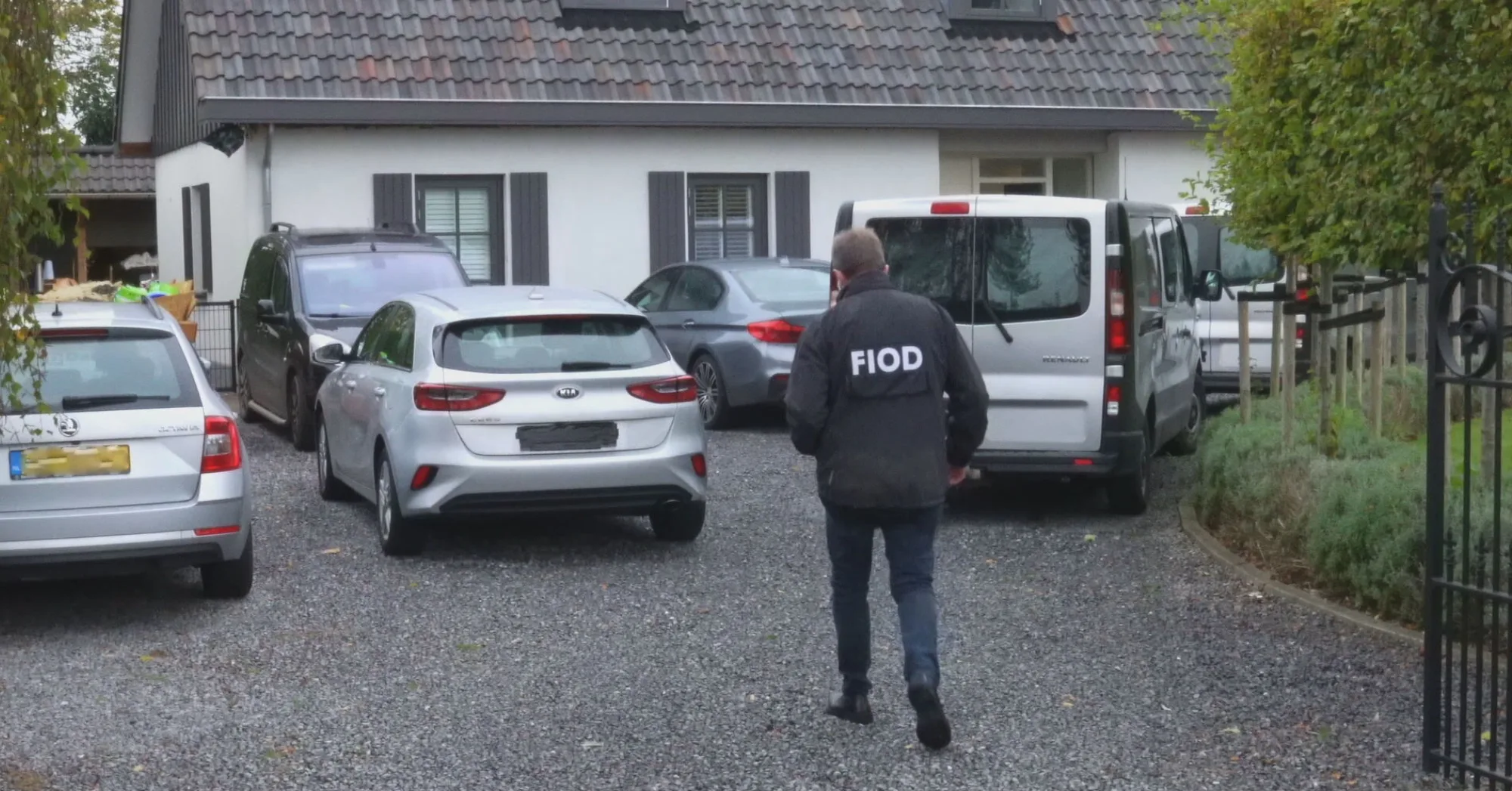 Vijf arrestaties bij grote actie tegen witwassen 'tientallen miljoenen aan drugsgelden'