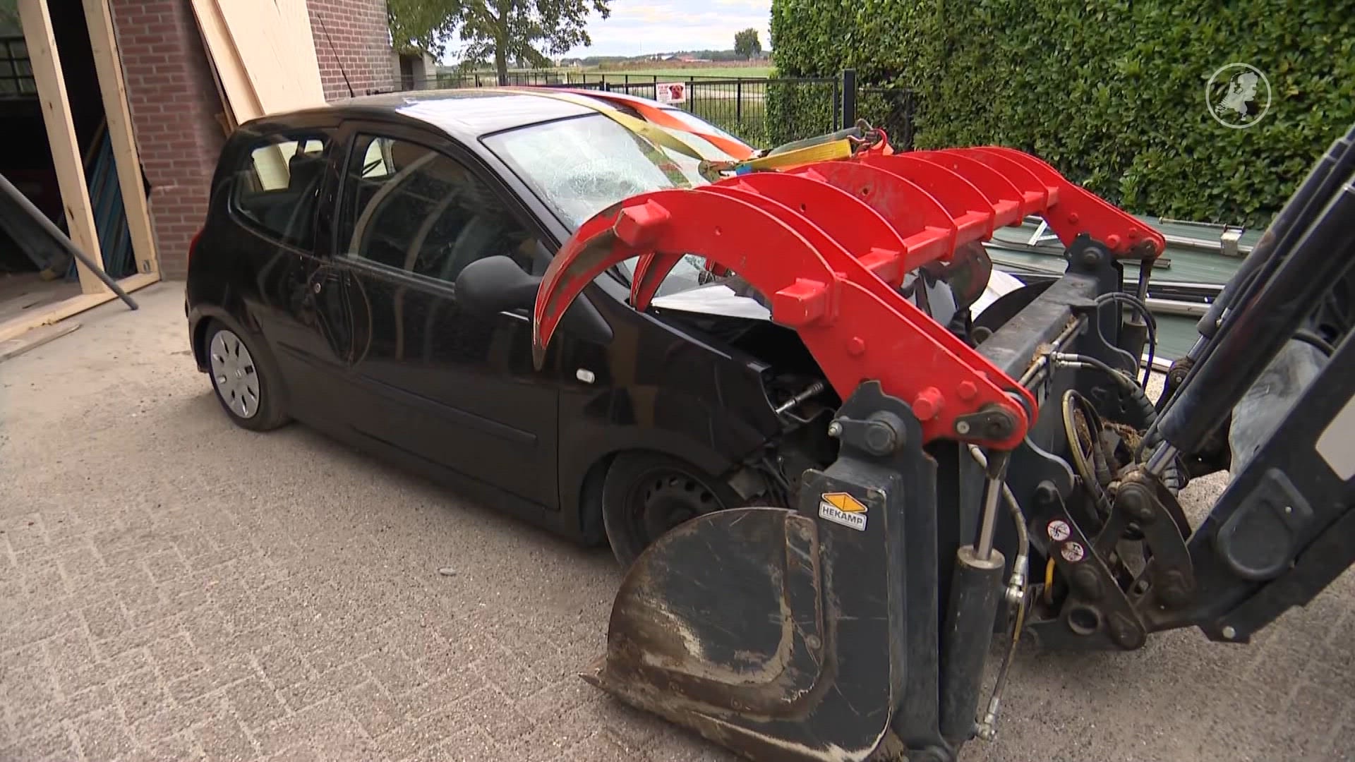 Jan is het zat: auto die zijn stal binnen reed na 5 dagen nóg niet opgehaald